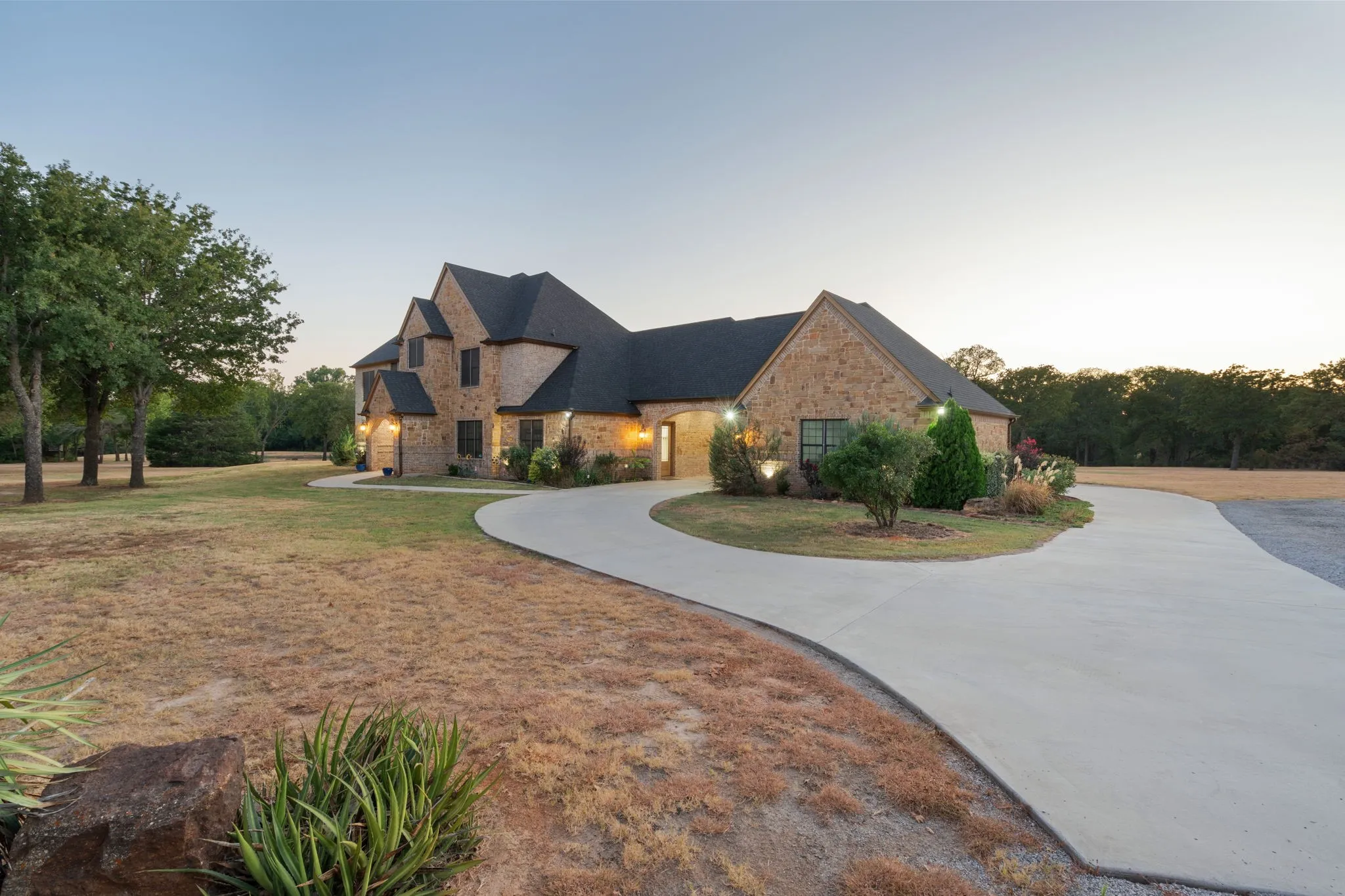 Single Family Residence For Sale in Wise County , 830 County Road 4797, Springtown, Texas 76082, 4 Bedroom, 5 Bathroom, 2 Garage spaces, 3,688 Sqft, built in 2018, mls#21375058, Real Estate Agent in Springtown, Homes For Sale in Wise county, Homes For Sale in Springtown, Realtor in Springtown Texas, Real Estate Brokerage Independent Realty Texas, Luminita Cordes Realtor