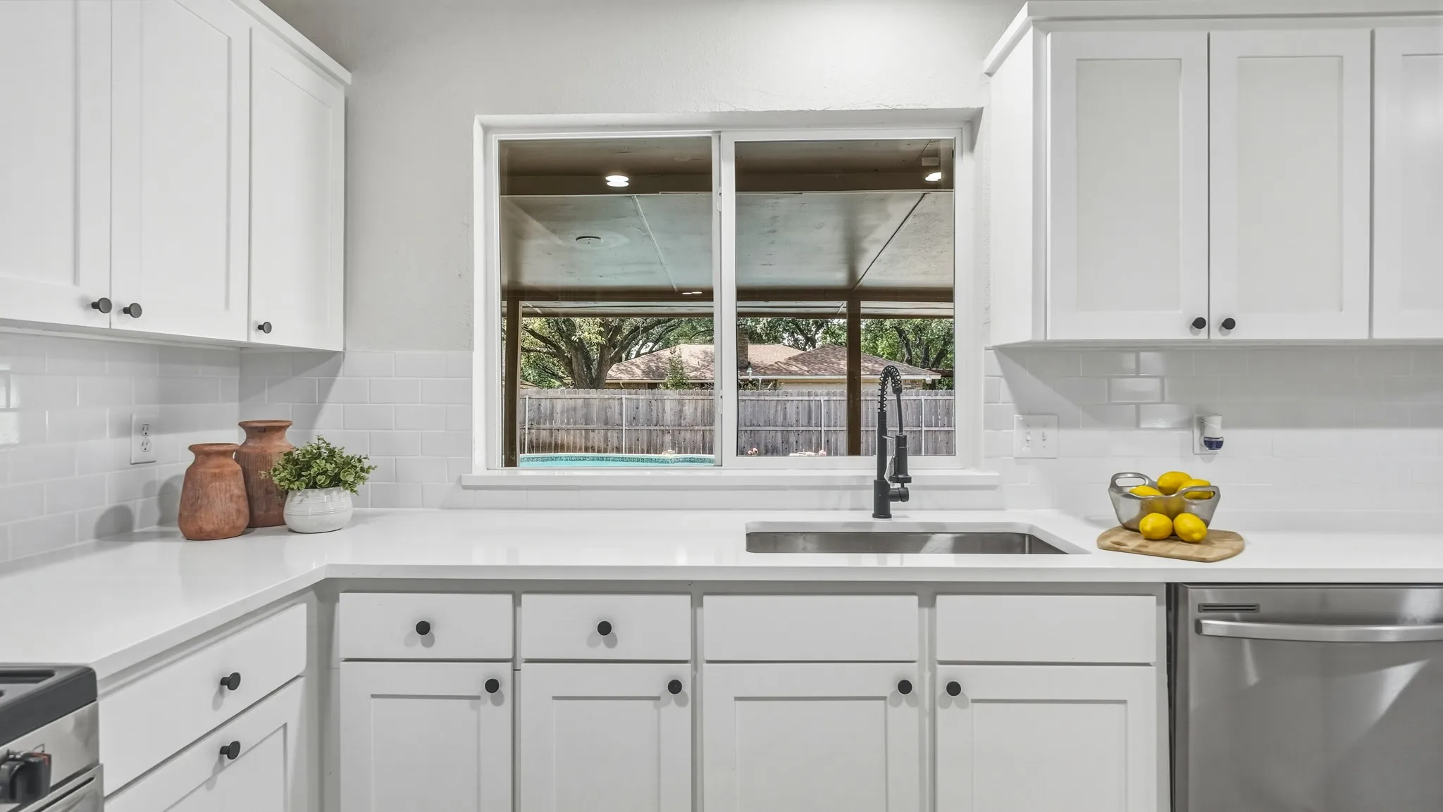 Single Family Residence For Sale in Dallas County , 122 Meadowbrook Drive, De Soto, Texas 75115, 4 Bedroom, 3 Bathroom, 2 Garage spaces, 2,441 Sqft, built in 1972, mls#21377757, Real Estate Agent in De Soto, Homes For Sale in Dallas county, Homes For Sale in De Soto, Realtor in De Soto Texas, Real Estate Brokerage Independent Realty Texas, Luminita Cordes Realtor