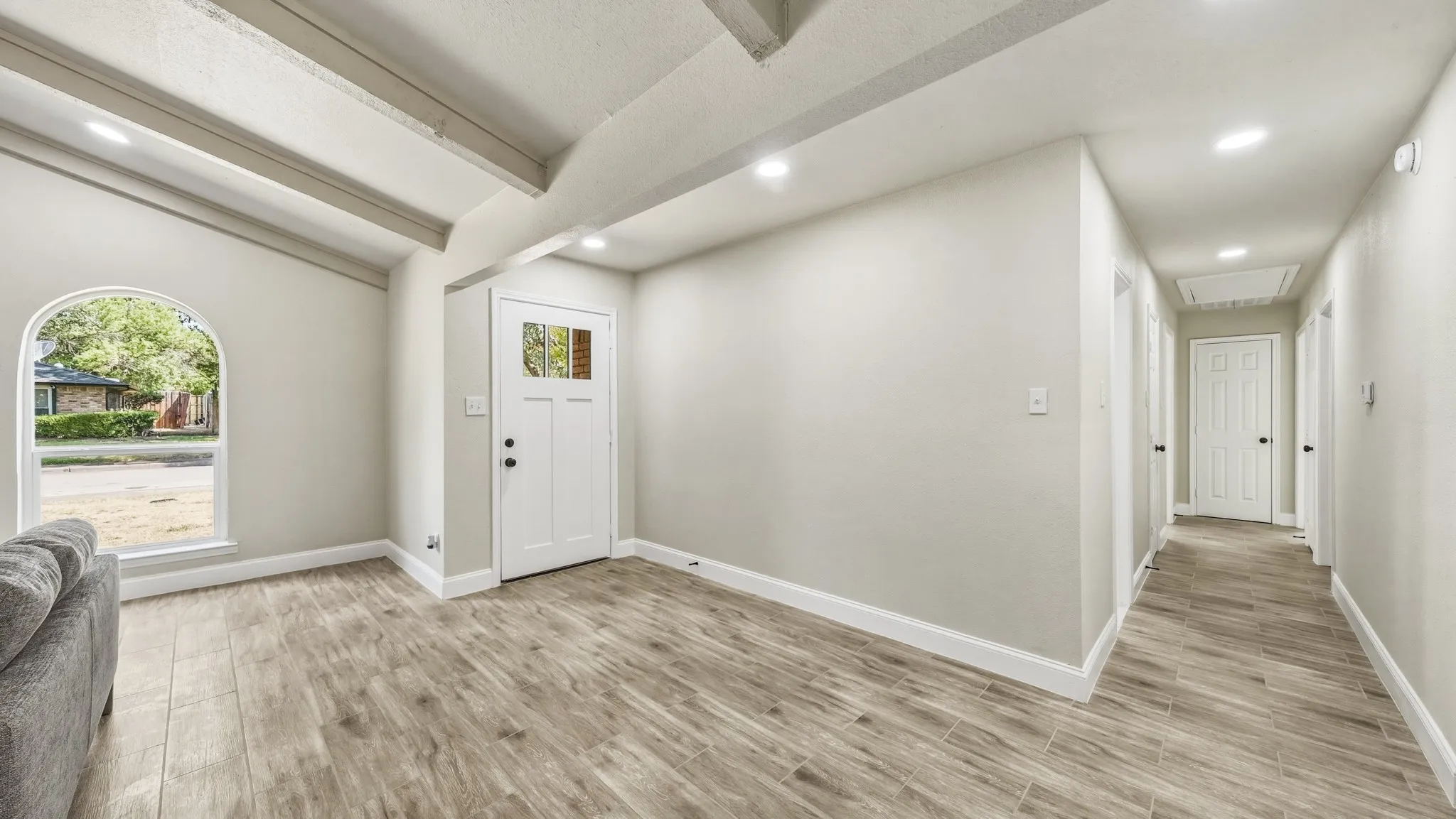 Single Family Residence For Sale in Dallas County , 122 Meadowbrook Drive, De Soto, Texas 75115, 4 Bedroom, 3 Bathroom, 2 Garage spaces, 2,441 Sqft, built in 1972, mls#21377757, Real Estate Agent in De Soto, Homes For Sale in Dallas county, Homes For Sale in De Soto, Realtor in De Soto Texas, Real Estate Brokerage Independent Realty Texas, Luminita Cordes Realtor