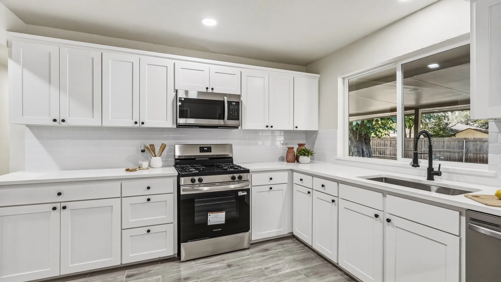 Single Family Residence For Sale in Dallas County , 122 Meadowbrook Drive, De Soto, Texas 75115, 4 Bedroom, 3 Bathroom, 2 Garage spaces, 2,441 Sqft, built in 1972, mls#21377757, Real Estate Agent in De Soto, Homes For Sale in Dallas county, Homes For Sale in De Soto, Realtor in De Soto Texas, Real Estate Brokerage Independent Realty Texas, Luminita Cordes Realtor