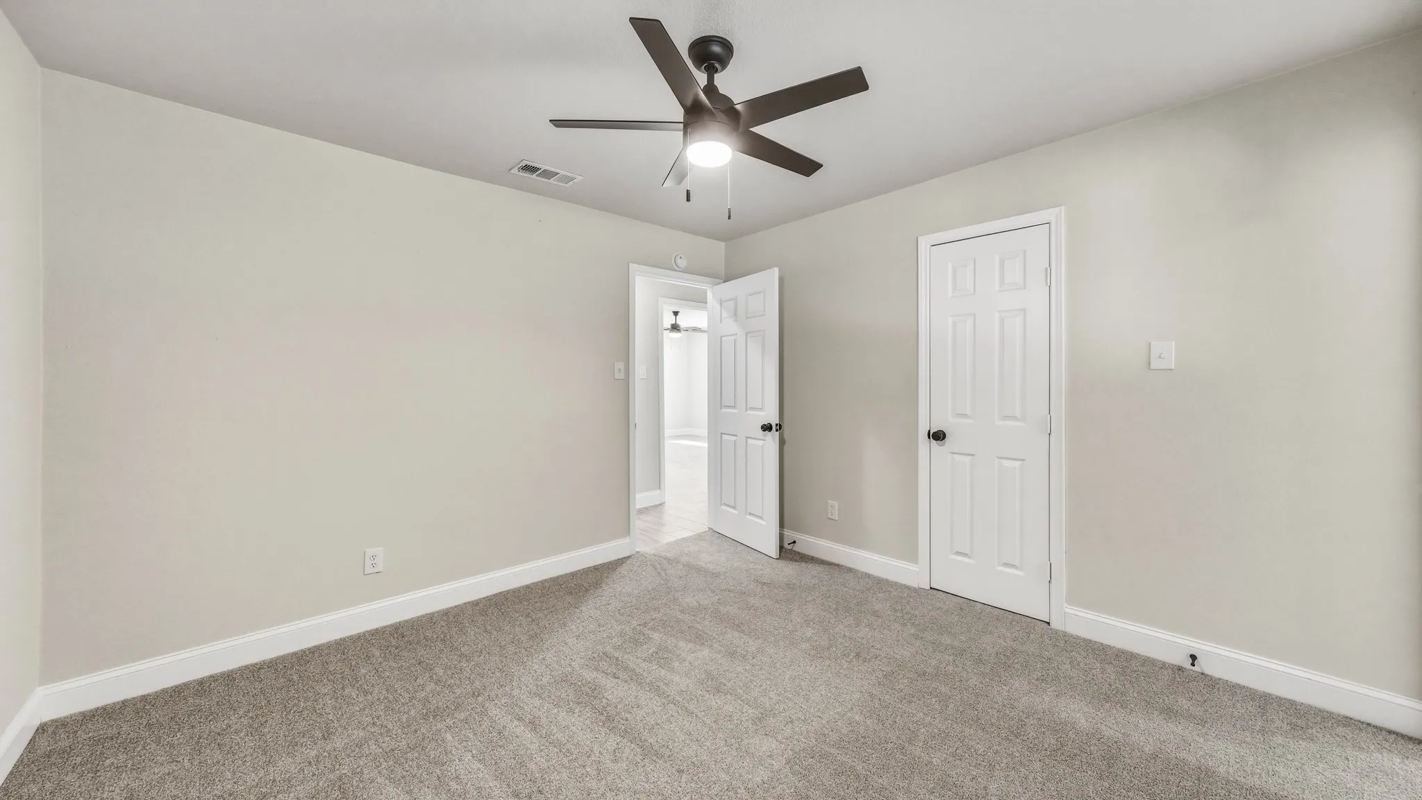 Single Family Residence For Sale in Dallas County , 122 Meadowbrook Drive, De Soto, Texas 75115, 4 Bedroom, 3 Bathroom, 2 Garage spaces, 2,441 Sqft, built in 1972, mls#21377757, Real Estate Agent in De Soto, Homes For Sale in Dallas county, Homes For Sale in De Soto, Realtor in De Soto Texas, Real Estate Brokerage Independent Realty Texas, Luminita Cordes Realtor