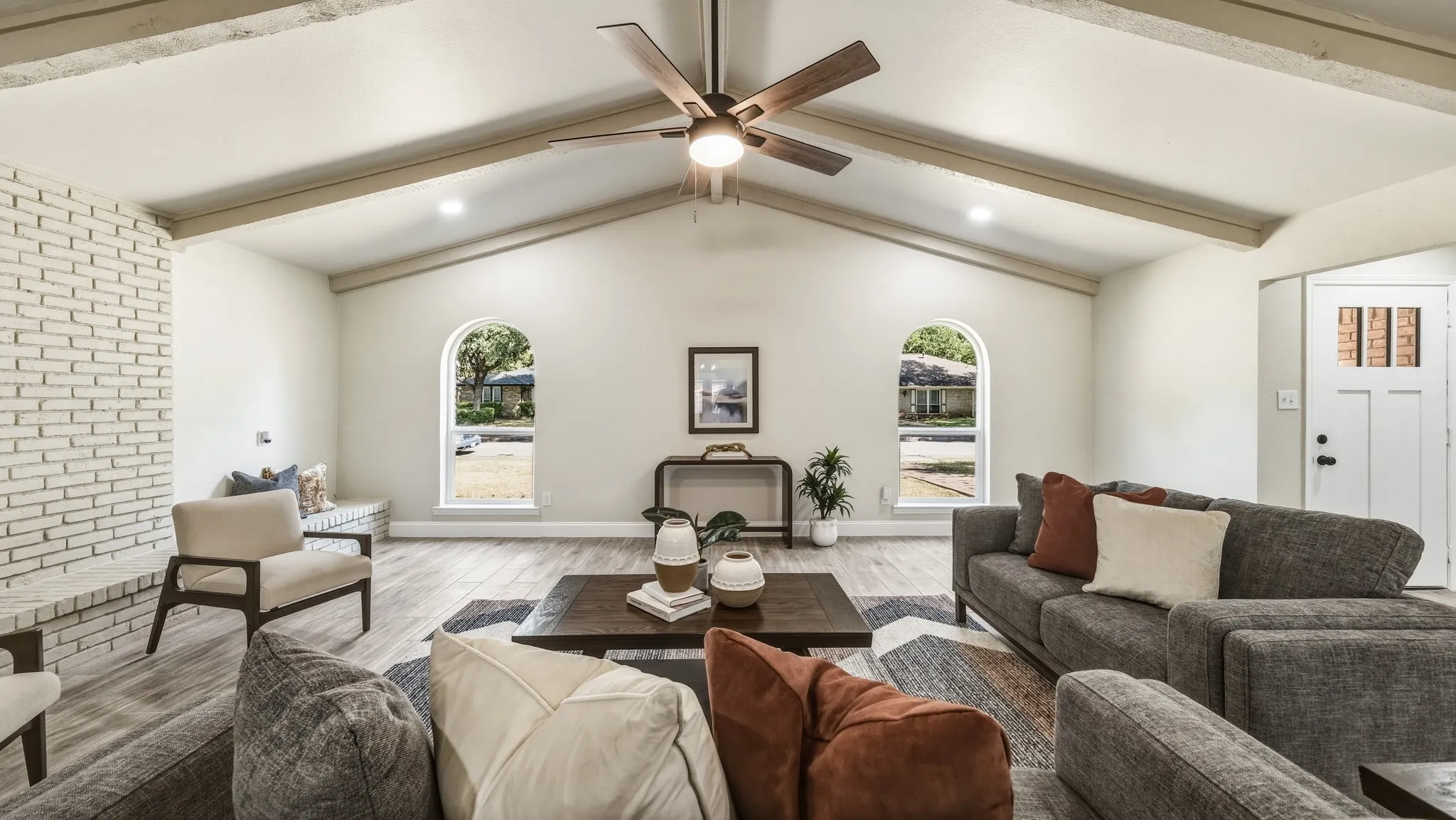 Single Family Residence For Sale in Dallas County , 122 Meadowbrook Drive, De Soto, Texas 75115, 4 Bedroom, 3 Bathroom, 2 Garage spaces, 2,441 Sqft, built in 1972, mls#21377757, Real Estate Agent in De Soto, Homes For Sale in Dallas county, Homes For Sale in De Soto, Realtor in De Soto Texas, Real Estate Brokerage Independent Realty Texas, Luminita Cordes Realtor