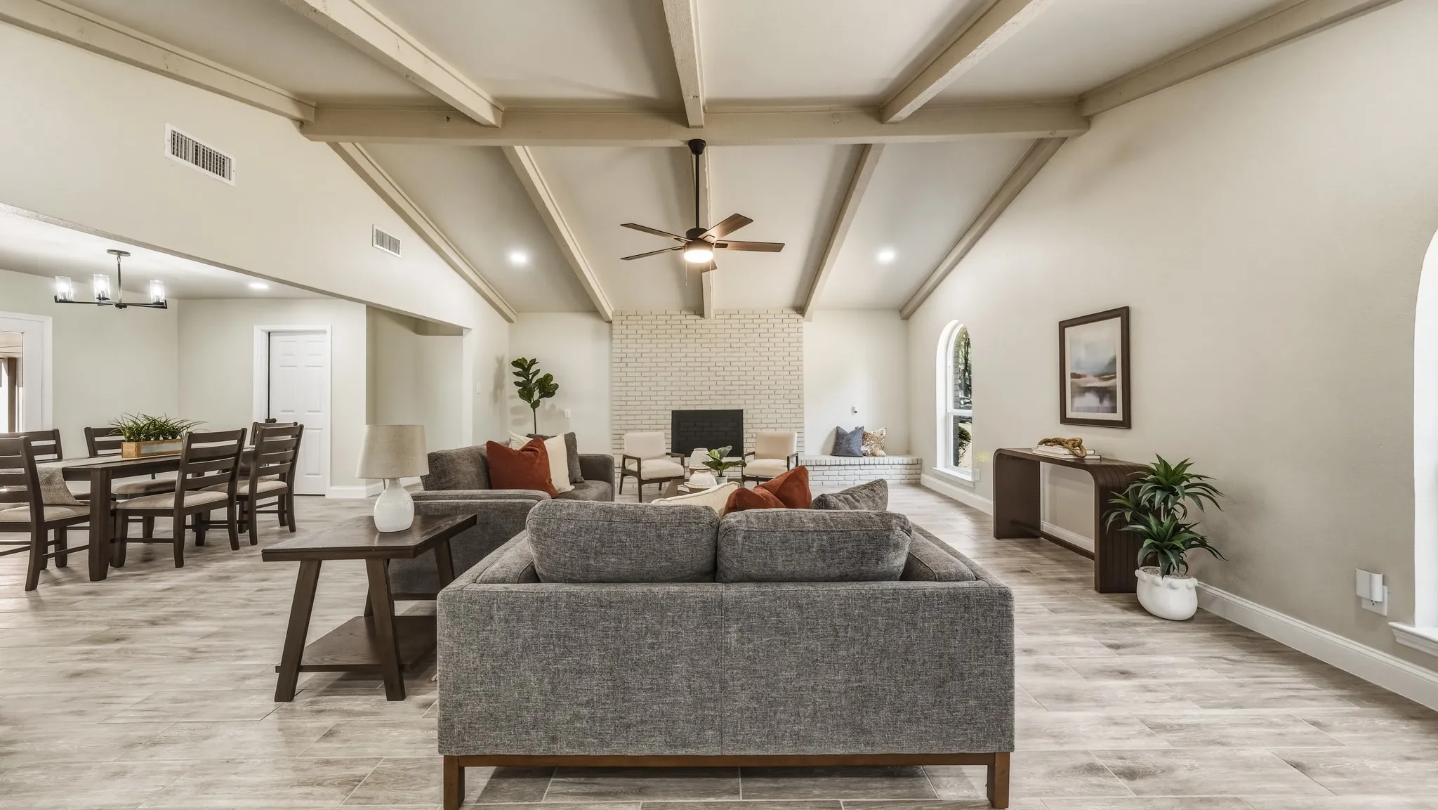 Single Family Residence For Sale in Dallas County , 122 Meadowbrook Drive, De Soto, Texas 75115, 4 Bedroom, 3 Bathroom, 2 Garage spaces, 2,441 Sqft, built in 1972, mls#21377757, Real Estate Agent in De Soto, Homes For Sale in Dallas county, Homes For Sale in De Soto, Realtor in De Soto Texas, Real Estate Brokerage Independent Realty Texas, Luminita Cordes Realtor
