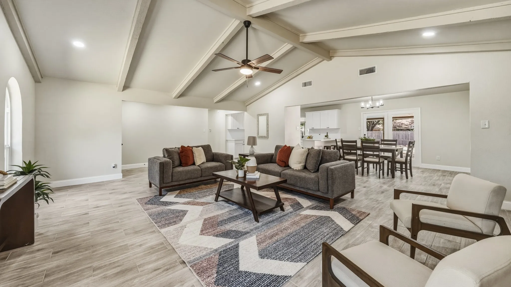 Single Family Residence For Sale in Dallas County , 122 Meadowbrook Drive, De Soto, Texas 75115, 4 Bedroom, 3 Bathroom, 2 Garage spaces, 2,441 Sqft, built in 1972, mls#21377757, Real Estate Agent in De Soto, Homes For Sale in Dallas county, Homes For Sale in De Soto, Realtor in De Soto Texas, Real Estate Brokerage Independent Realty Texas, Luminita Cordes Realtor