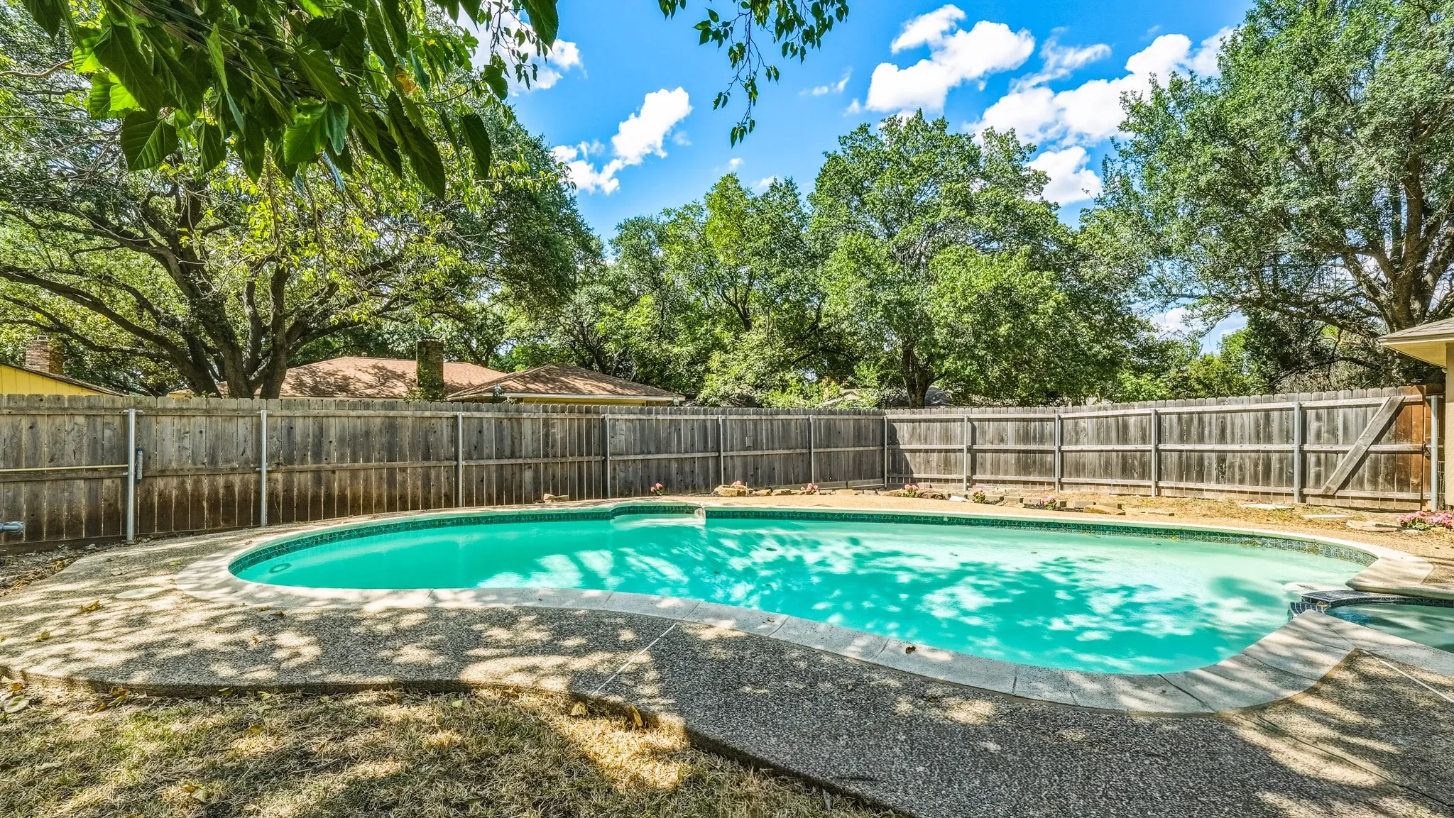 Single Family Residence For Sale in Dallas County , 122 Meadowbrook Drive, De Soto, Texas 75115, 4 Bedroom, 3 Bathroom, 2 Garage spaces, 2,441 Sqft, built in 1972, mls#21377757, Real Estate Agent in De Soto, Homes For Sale in Dallas county, Homes For Sale in De Soto, Realtor in De Soto Texas, Real Estate Brokerage Independent Realty Texas, Luminita Cordes Realtor