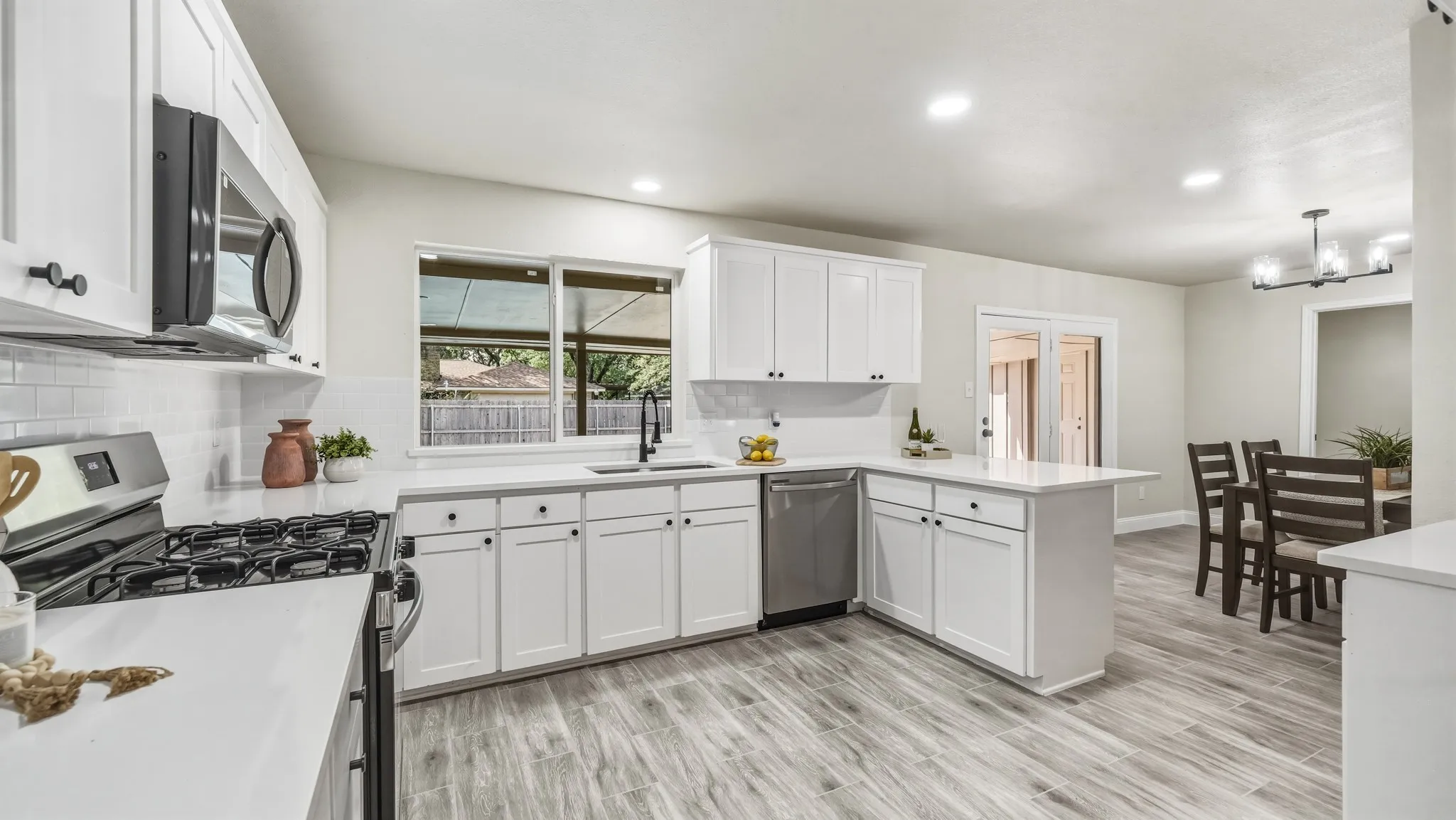 Single Family Residence For Sale in Dallas County , 122 Meadowbrook Drive, De Soto, Texas 75115, 4 Bedroom, 3 Bathroom, 2 Garage spaces, 2,441 Sqft, built in 1972, mls#21377757, Real Estate Agent in De Soto, Homes For Sale in Dallas county, Homes For Sale in De Soto, Realtor in De Soto Texas, Real Estate Brokerage Independent Realty Texas, Luminita Cordes Realtor