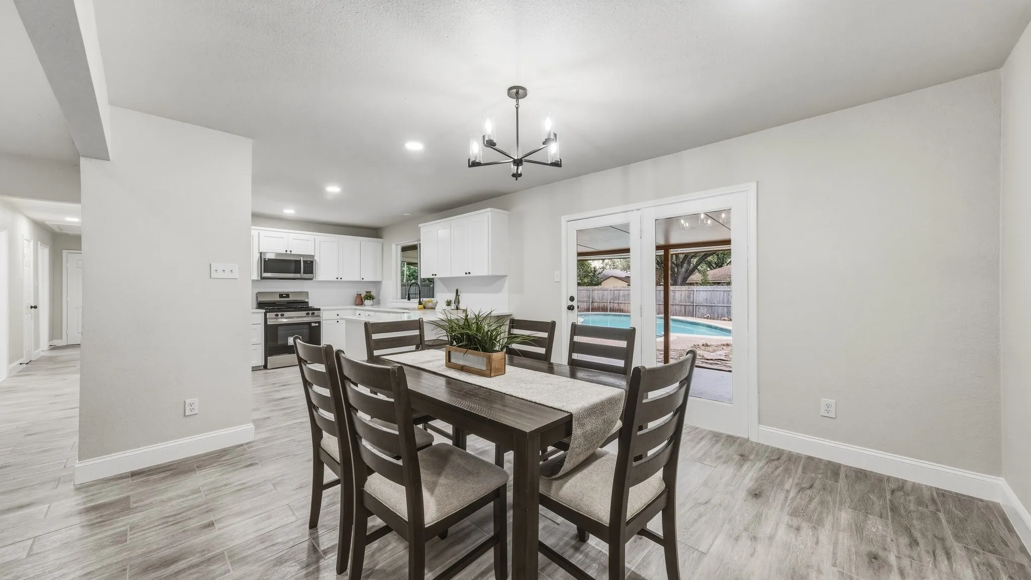 Single Family Residence For Sale in Dallas County , 122 Meadowbrook Drive, De Soto, Texas 75115, 4 Bedroom, 3 Bathroom, 2 Garage spaces, 2,441 Sqft, built in 1972, mls#21377757, Real Estate Agent in De Soto, Homes For Sale in Dallas county, Homes For Sale in De Soto, Realtor in De Soto Texas, Real Estate Brokerage Independent Realty Texas, Luminita Cordes Realtor