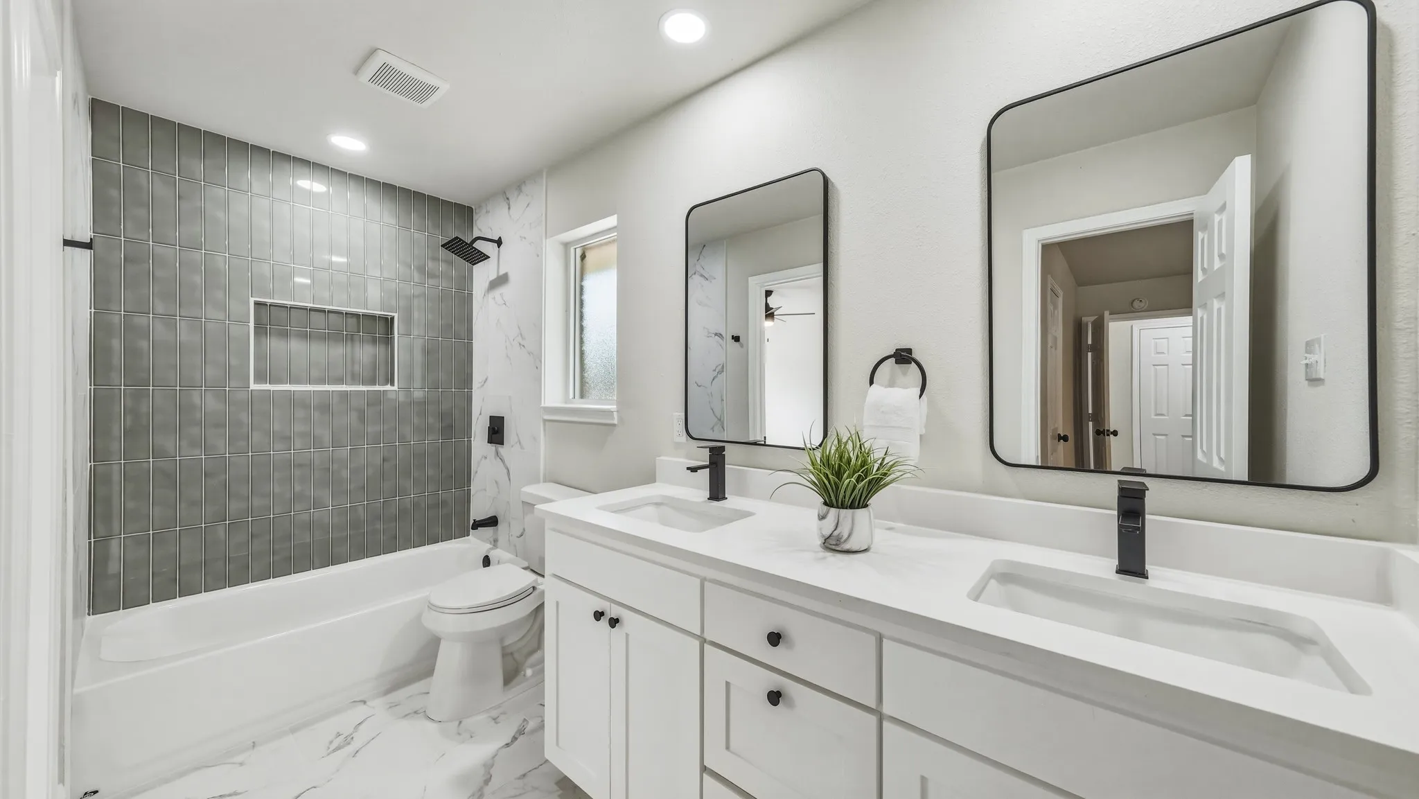 Single Family Residence For Sale in Dallas County , 122 Meadowbrook Drive, De Soto, Texas 75115, 4 Bedroom, 3 Bathroom, 2 Garage spaces, 2,441 Sqft, built in 1972, mls#21377757, Real Estate Agent in De Soto, Homes For Sale in Dallas county, Homes For Sale in De Soto, Realtor in De Soto Texas, Real Estate Brokerage Independent Realty Texas, Luminita Cordes Realtor