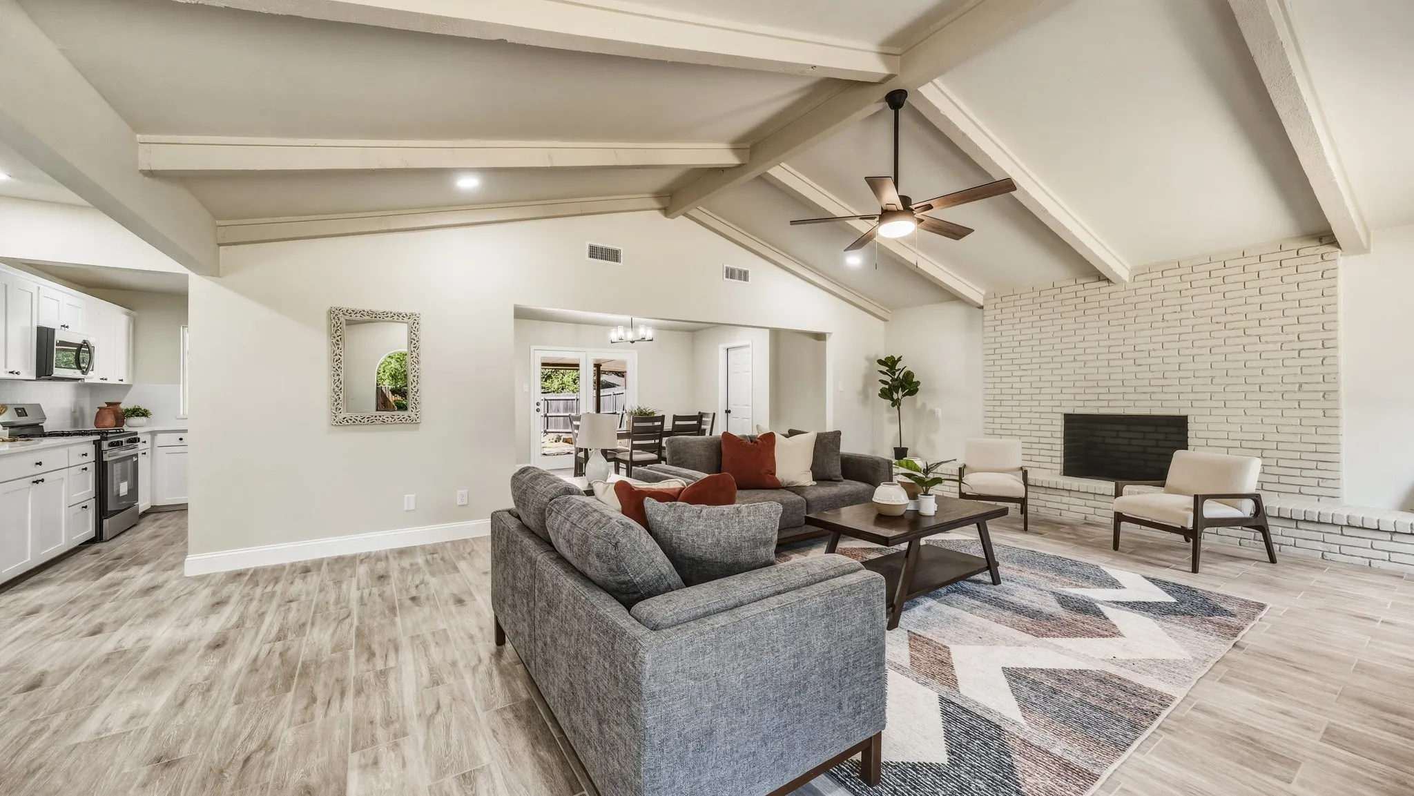 Single Family Residence For Sale in Dallas County , 122 Meadowbrook Drive, De Soto, Texas 75115, 4 Bedroom, 3 Bathroom, 2 Garage spaces, 2,441 Sqft, built in 1972, mls#21377757, Real Estate Agent in De Soto, Homes For Sale in Dallas county, Homes For Sale in De Soto, Realtor in De Soto Texas, Real Estate Brokerage Independent Realty Texas, Luminita Cordes Realtor