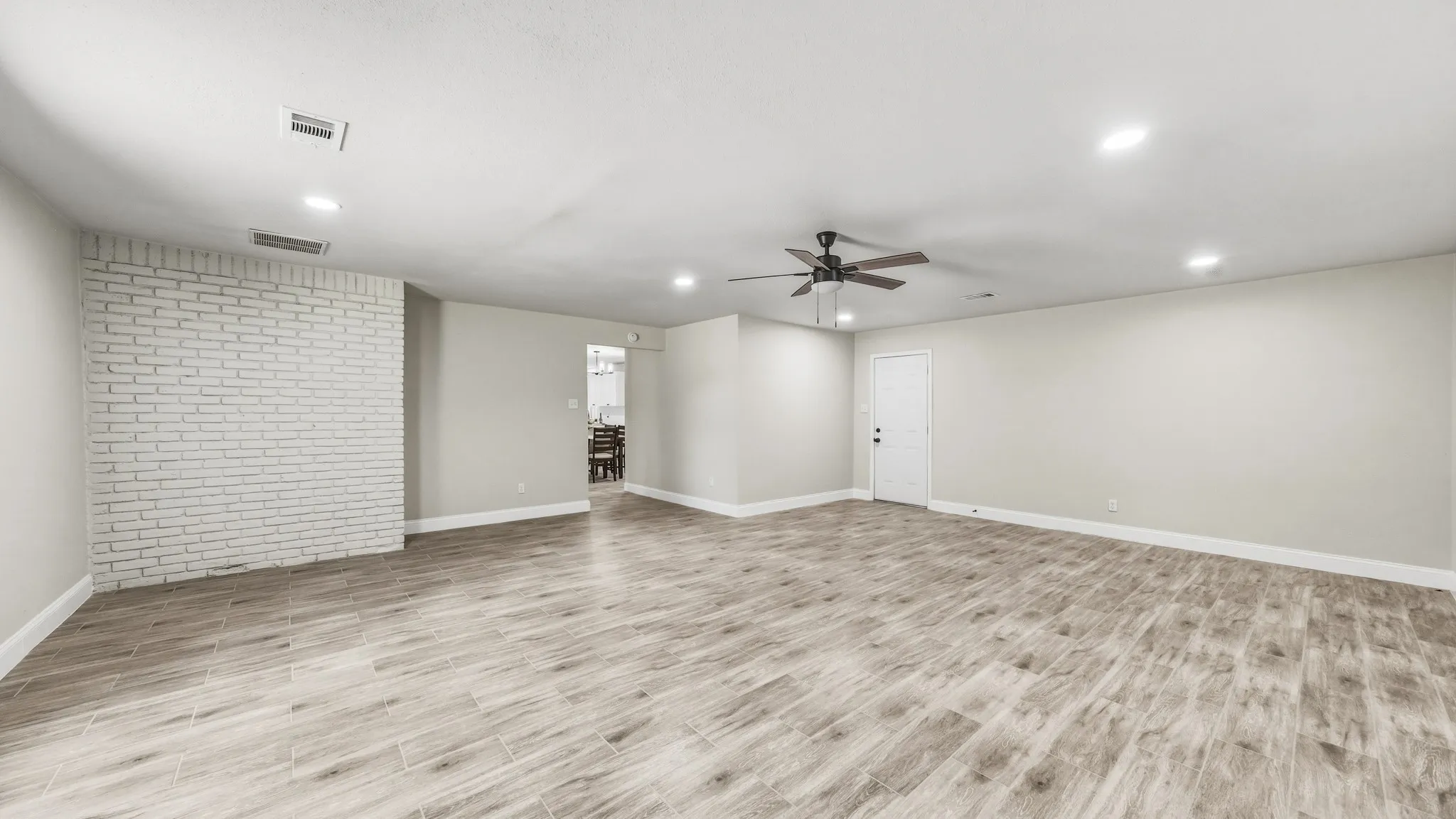 Single Family Residence For Sale in Dallas County , 122 Meadowbrook Drive, De Soto, Texas 75115, 4 Bedroom, 3 Bathroom, 2 Garage spaces, 2,441 Sqft, built in 1972, mls#21377757, Real Estate Agent in De Soto, Homes For Sale in Dallas county, Homes For Sale in De Soto, Realtor in De Soto Texas, Real Estate Brokerage Independent Realty Texas, Luminita Cordes Realtor