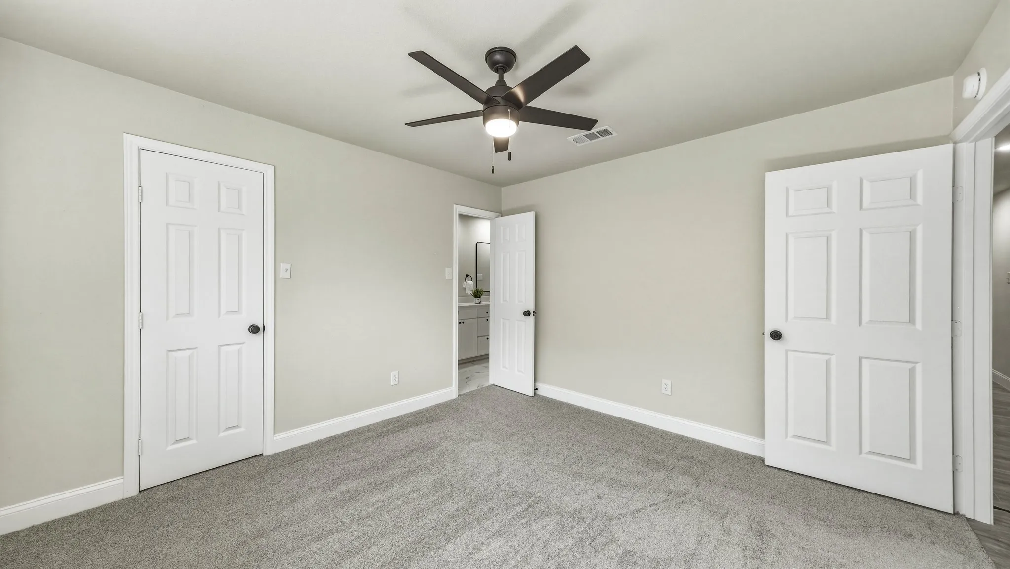 Single Family Residence For Sale in Dallas County , 122 Meadowbrook Drive, De Soto, Texas 75115, 4 Bedroom, 3 Bathroom, 2 Garage spaces, 2,441 Sqft, built in 1972, mls#21377757, Real Estate Agent in De Soto, Homes For Sale in Dallas county, Homes For Sale in De Soto, Realtor in De Soto Texas, Real Estate Brokerage Independent Realty Texas, Luminita Cordes Realtor