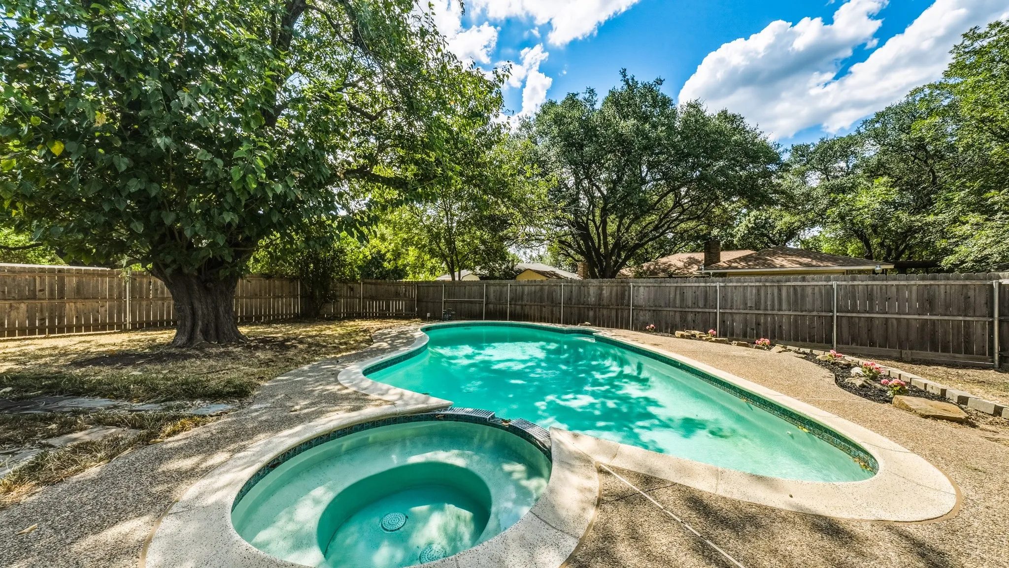 Single Family Residence For Sale in Dallas County , 122 Meadowbrook Drive, De Soto, Texas 75115, 4 Bedroom, 3 Bathroom, 2 Garage spaces, 2,441 Sqft, built in 1972, mls#21377757, Real Estate Agent in De Soto, Homes For Sale in Dallas county, Homes For Sale in De Soto, Realtor in De Soto Texas, Real Estate Brokerage Independent Realty Texas, Luminita Cordes Realtor