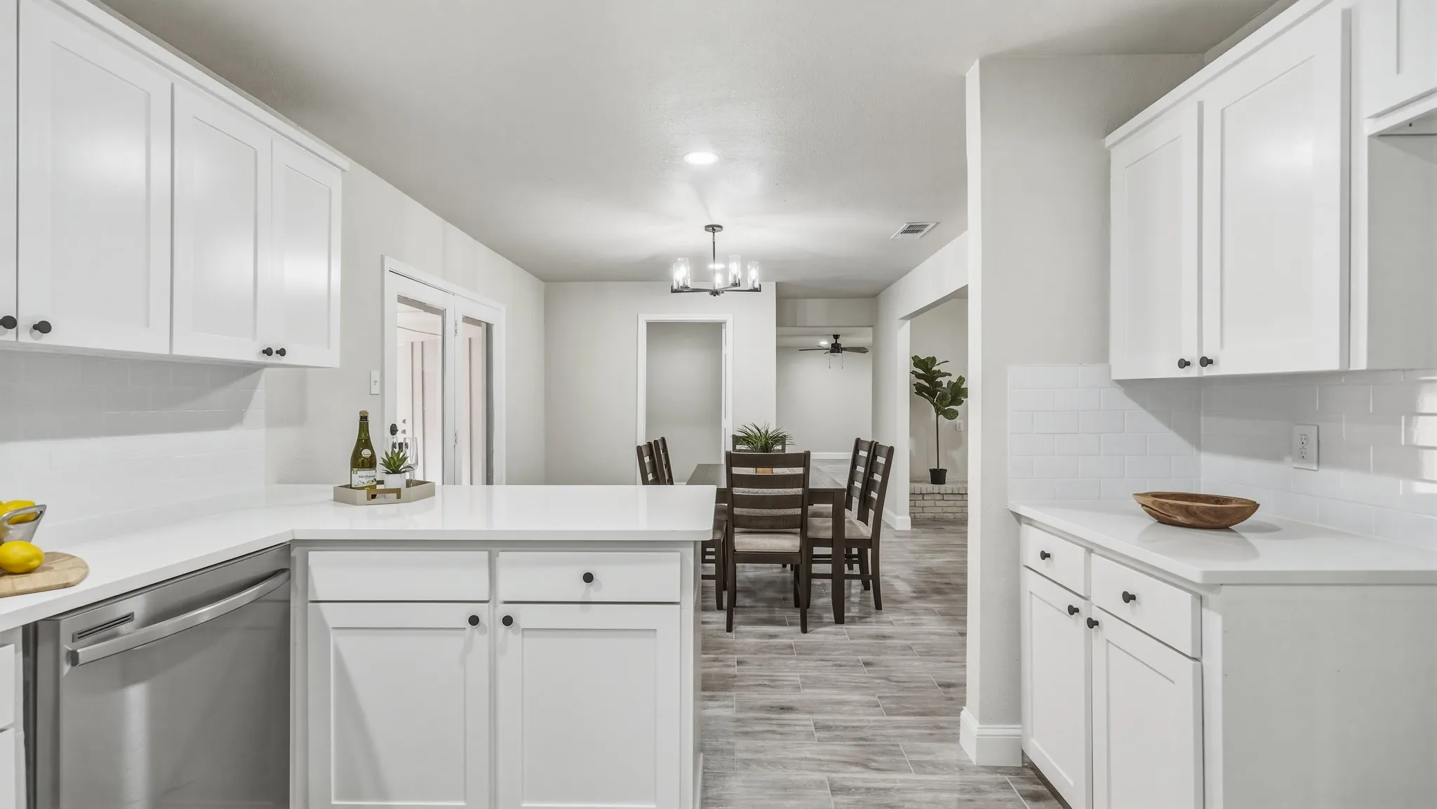 Single Family Residence For Sale in Dallas County , 122 Meadowbrook Drive, De Soto, Texas 75115, 4 Bedroom, 3 Bathroom, 2 Garage spaces, 2,441 Sqft, built in 1972, mls#21377757, Real Estate Agent in De Soto, Homes For Sale in Dallas county, Homes For Sale in De Soto, Realtor in De Soto Texas, Real Estate Brokerage Independent Realty Texas, Luminita Cordes Realtor