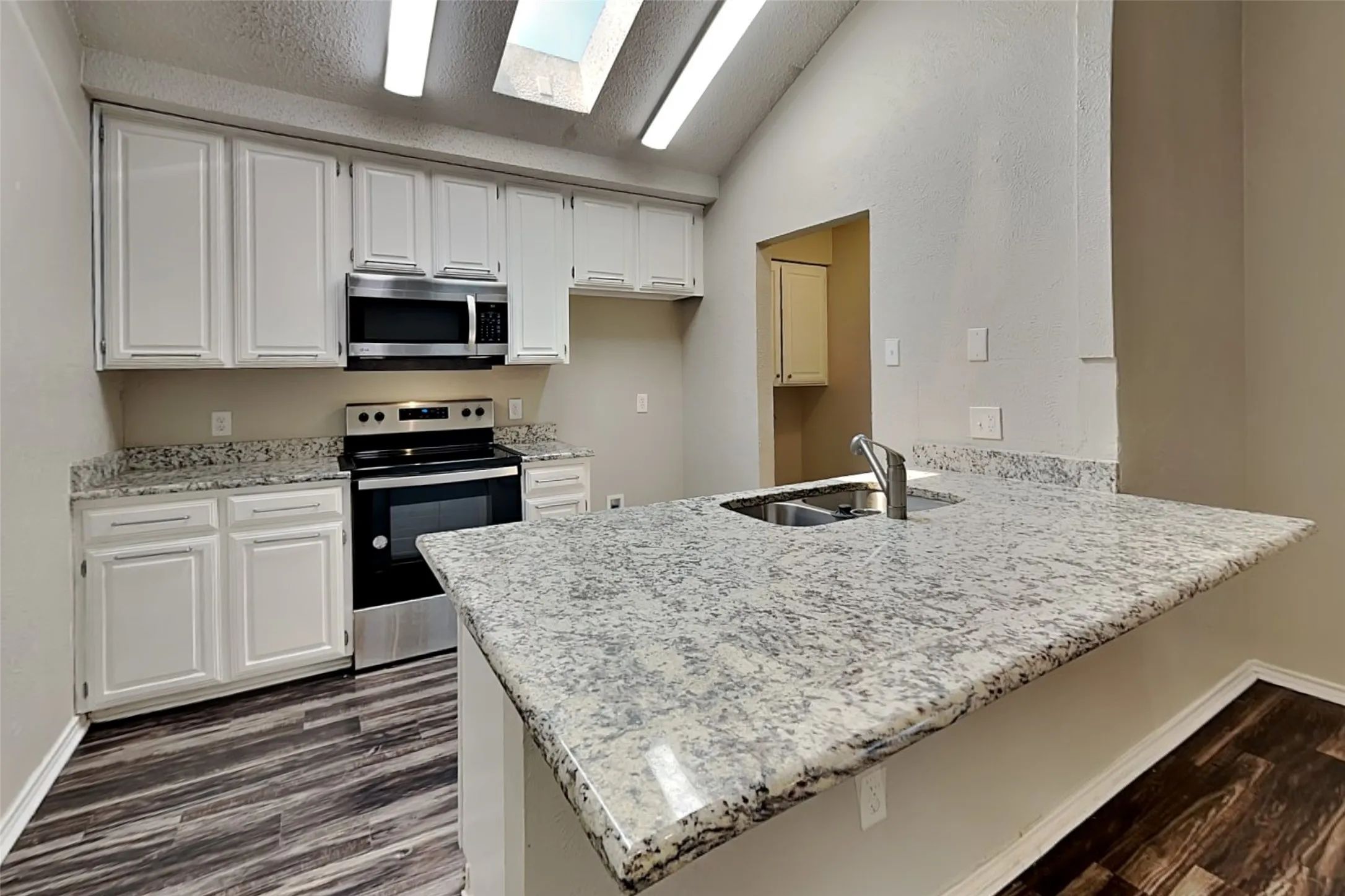 Single Family Residence For Rent in Denton County , 2016 Avignon Drive, Carrollton, Texas 75007, 3 Bedroom, 2 Bathroom, 2 Garage spaces, 1,477 Sqft, built in 1983, mls#21377763, Real Estate Agent in Carrollton, Homes For Rent in Denton county, Homes For Rent in Carrollton, Realtor in Carrollton Texas, Real Estate Brokerage Independent Realty Texas, Luminita Cordes Realtor