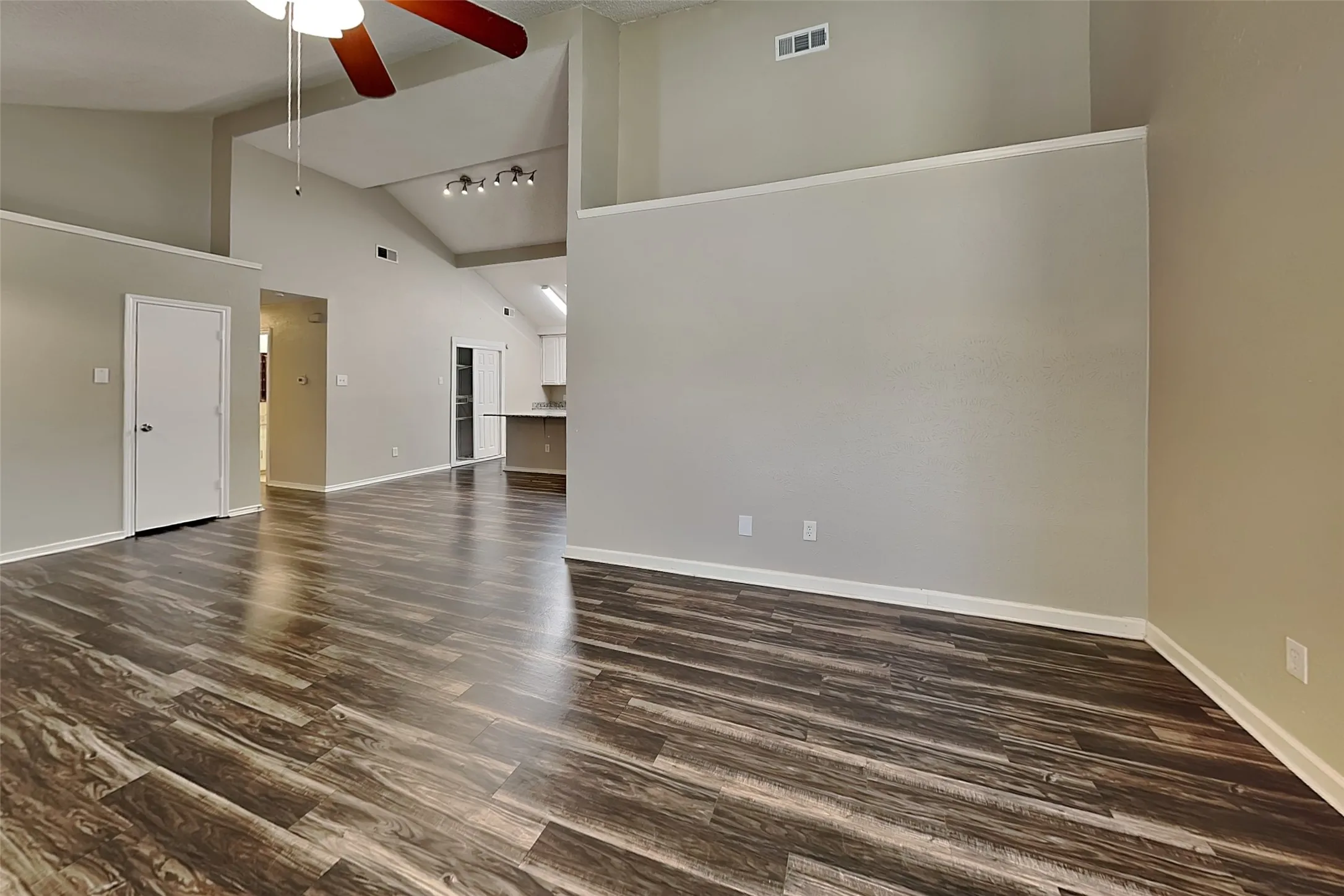 Single Family Residence For Rent in Denton County , 2016 Avignon Drive, Carrollton, Texas 75007, 3 Bedroom, 2 Bathroom, 2 Garage spaces, 1,477 Sqft, built in 1983, mls#21377763, Real Estate Agent in Carrollton, Homes For Rent in Denton county, Homes For Rent in Carrollton, Realtor in Carrollton Texas, Real Estate Brokerage Independent Realty Texas, Luminita Cordes Realtor