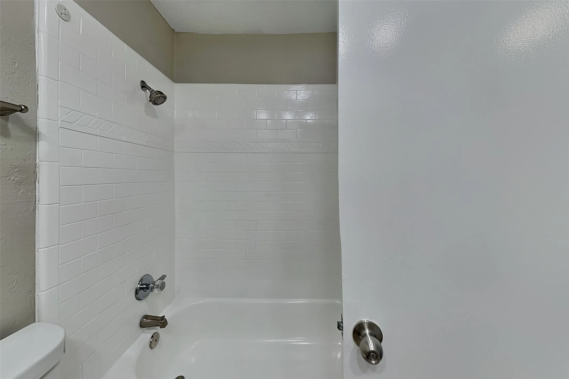 Single Family Residence For Rent in Denton County , 2016 Avignon Drive, Carrollton, Texas 75007, 3 Bedroom, 2 Bathroom, 2 Garage spaces, 1,477 Sqft, built in 1983, mls#21377763, Real Estate Agent in Carrollton, Homes For Rent in Denton county, Homes For Rent in Carrollton, Realtor in Carrollton Texas, Real Estate Brokerage Independent Realty Texas, Luminita Cordes Realtor