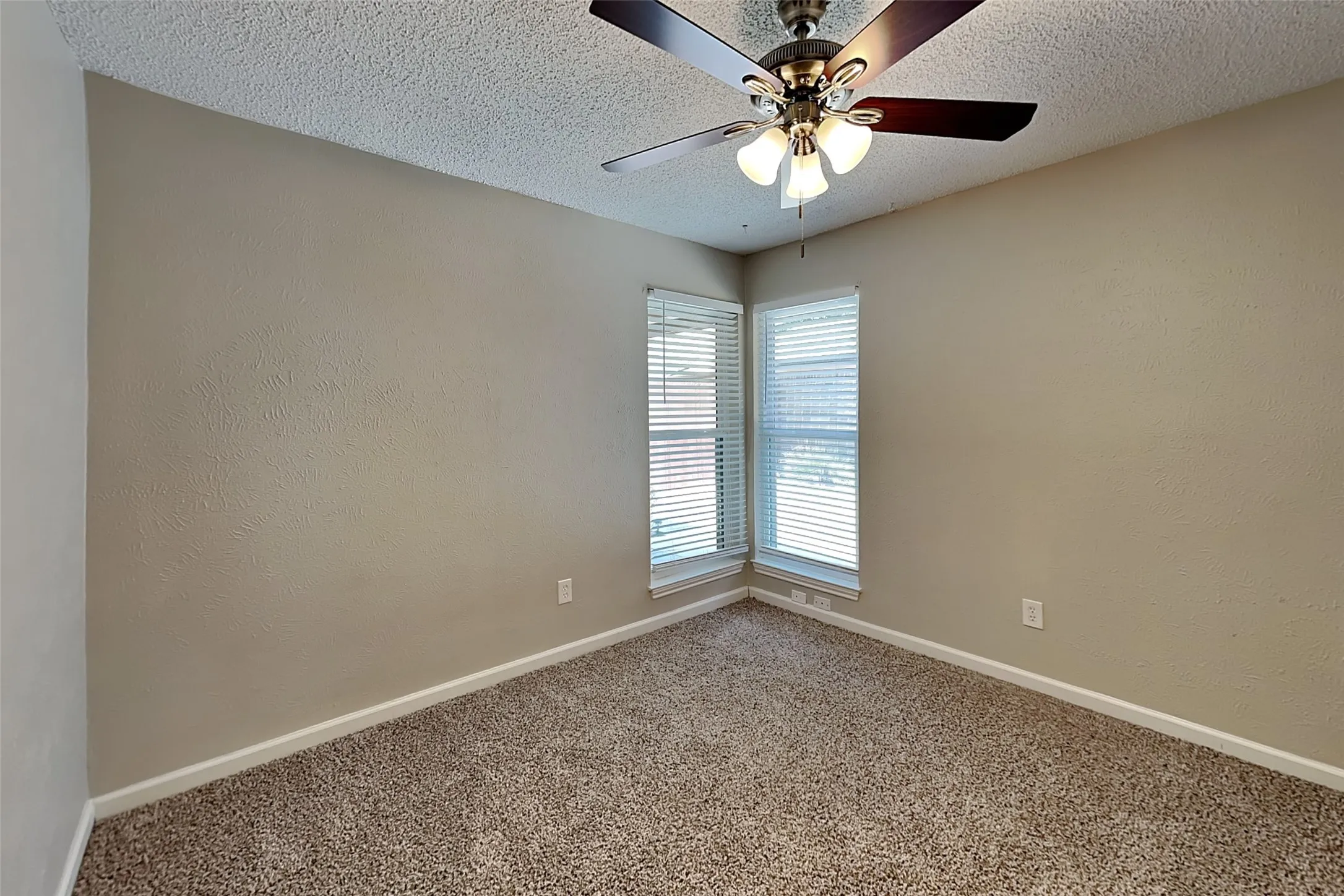 Single Family Residence For Rent in Denton County , 2016 Avignon Drive, Carrollton, Texas 75007, 3 Bedroom, 2 Bathroom, 2 Garage spaces, 1,477 Sqft, built in 1983, mls#21377763, Real Estate Agent in Carrollton, Homes For Rent in Denton county, Homes For Rent in Carrollton, Realtor in Carrollton Texas, Real Estate Brokerage Independent Realty Texas, Luminita Cordes Realtor