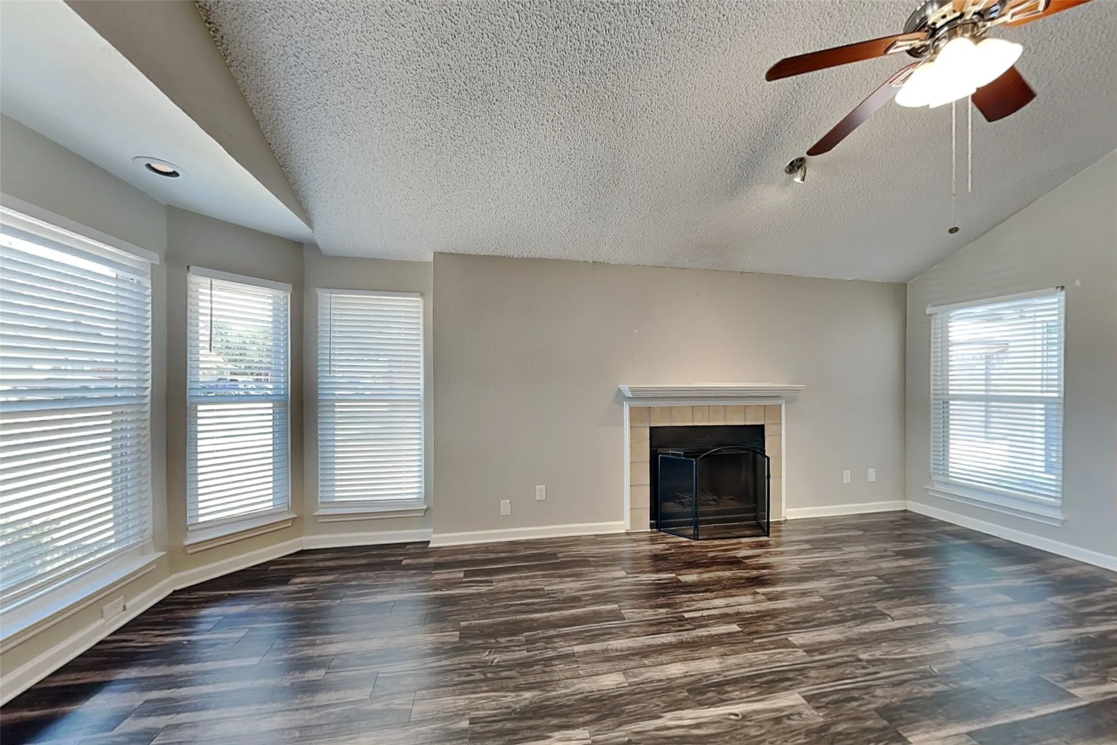 Single Family Residence For Rent in Denton County , 2016 Avignon Drive, Carrollton, Texas 75007, 3 Bedroom, 2 Bathroom, 2 Garage spaces, 1,477 Sqft, built in 1983, mls#21377763, Real Estate Agent in Carrollton, Homes For Rent in Denton county, Homes For Rent in Carrollton, Realtor in Carrollton Texas, Real Estate Brokerage Independent Realty Texas, Luminita Cordes Realtor
