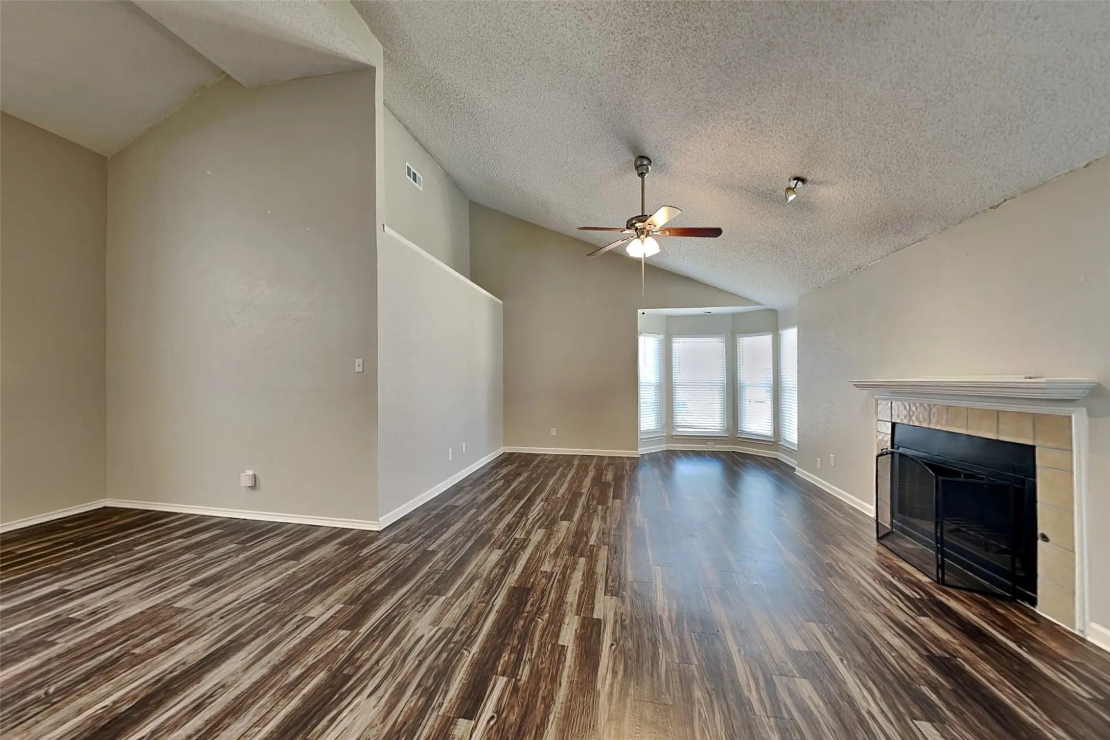 Single Family Residence For Rent in Denton County , 2016 Avignon Drive, Carrollton, Texas 75007, 3 Bedroom, 2 Bathroom, 2 Garage spaces, 1,477 Sqft, built in 1983, mls#21377763, Real Estate Agent in Carrollton, Homes For Rent in Denton county, Homes For Rent in Carrollton, Realtor in Carrollton Texas, Real Estate Brokerage Independent Realty Texas, Luminita Cordes Realtor
