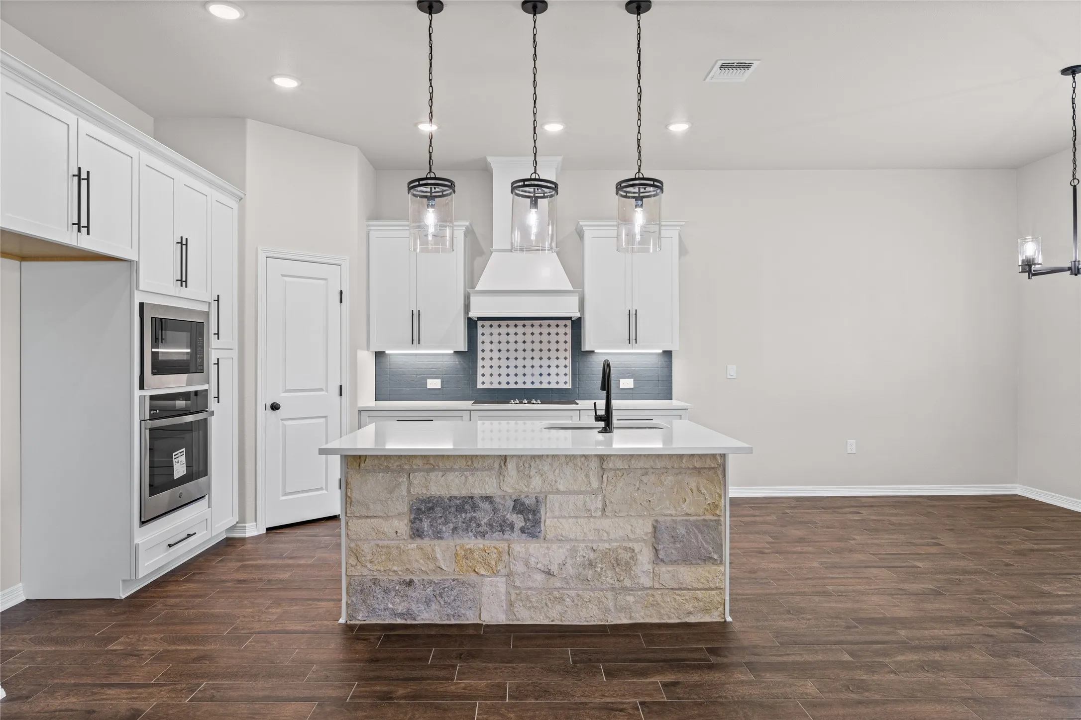 Single Family Residence For Sale in Mc Lennan County , 132 Lasso Loop, Lorena, Texas 76655, 4 Bedroom, 3 Bathroom, 3 Garage spaces, 2,120 Sqft, built in 2026, mls#21376835, Real Estate Agent in Lorena, Homes For Sale in Mc Lennan county, Homes For Sale in Lorena, Realtor in Lorena Texas, Real Estate Brokerage Independent Realty Texas, Luminita Cordes Realtor