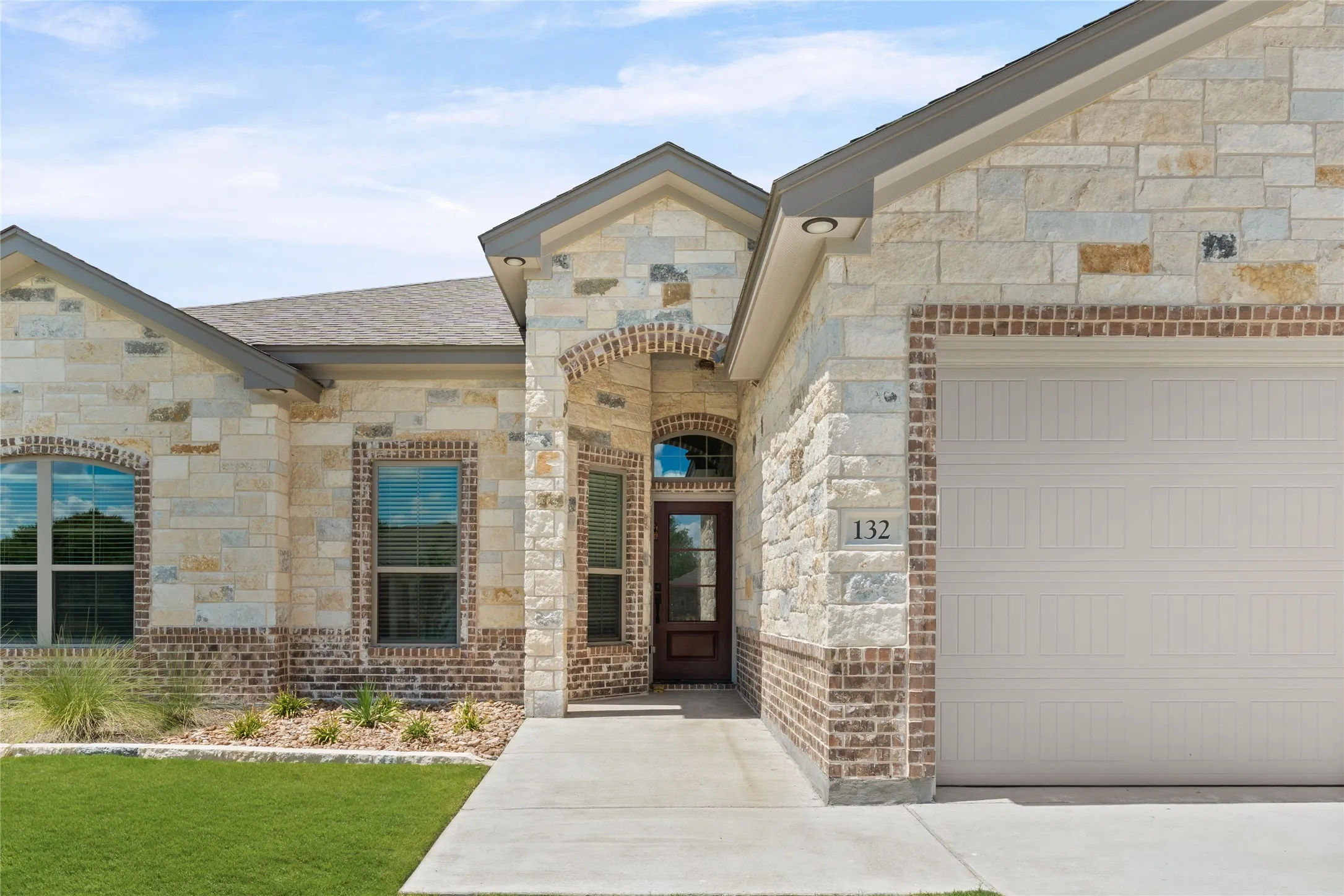Single Family Residence For Sale in Mc Lennan County , 132 Lasso Loop, Lorena, Texas 76655, 4 Bedroom, 3 Bathroom, 3 Garage spaces, 2,120 Sqft, built in 2026, mls#21376835, Real Estate Agent in Lorena, Homes For Sale in Mc Lennan county, Homes For Sale in Lorena, Realtor in Lorena Texas, Real Estate Brokerage Independent Realty Texas, Luminita Cordes Realtor
