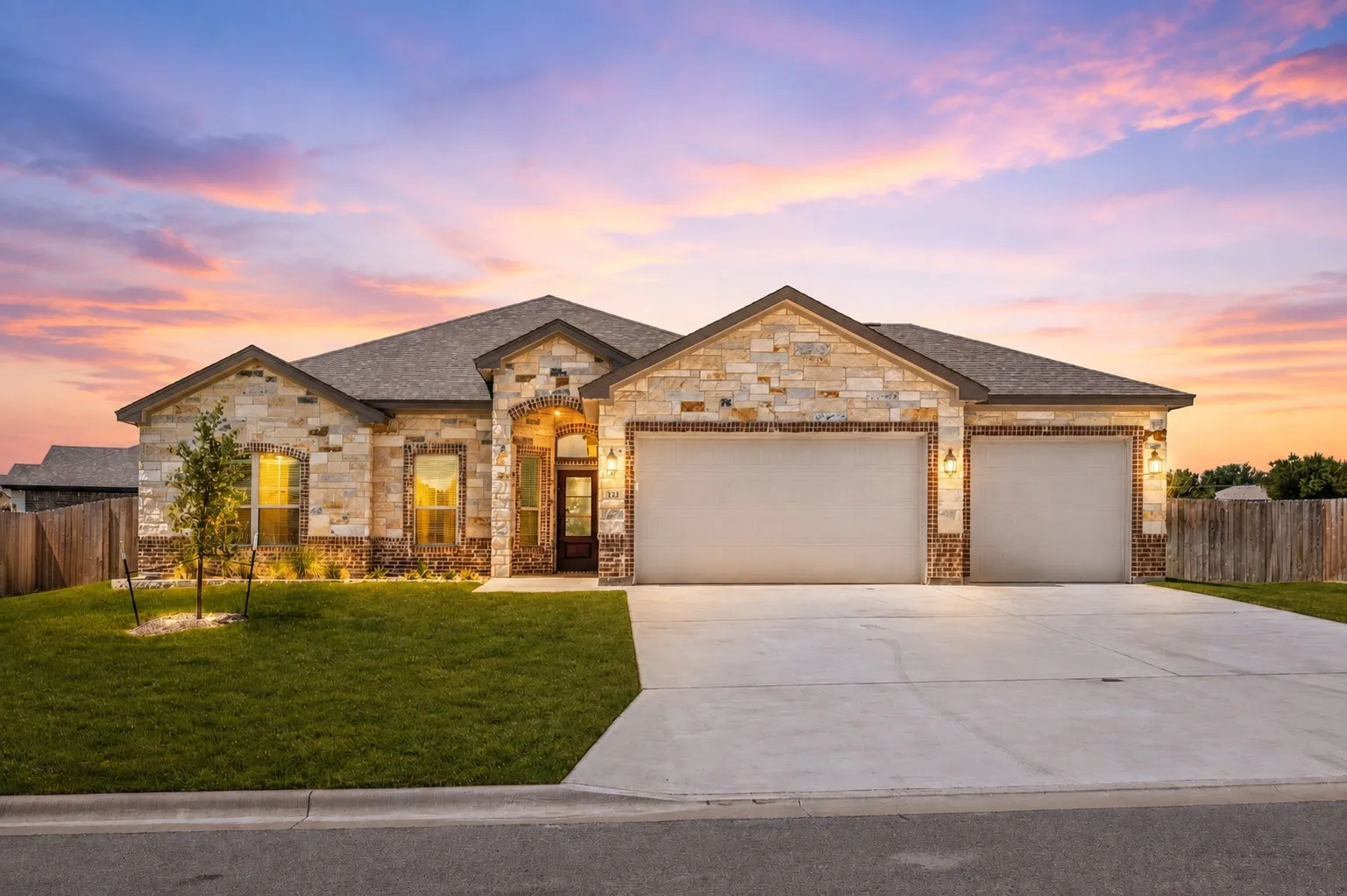 Single Family Residence For Sale in Mc Lennan County , 132 Lasso Loop, Lorena, Texas 76655, 4 Bedroom, 3 Bathroom, 3 Garage spaces, 2,120 Sqft, built in 2026, mls#21376835, Real Estate Agent in Lorena, Homes For Sale in Mc Lennan county, Homes For Sale in Lorena, Realtor in Lorena Texas, Real Estate Brokerage Independent Realty Texas, Luminita Cordes Realtor