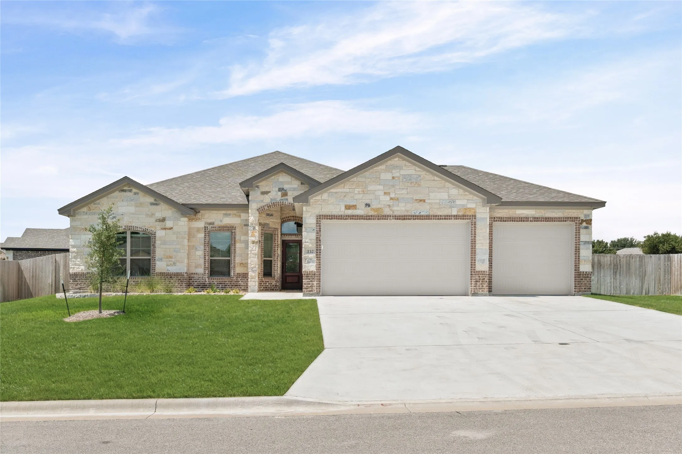 Single Family Residence For Sale in Mc Lennan County , 132 Lasso Loop, Lorena, Texas 76655, 4 Bedroom, 3 Bathroom, 3 Garage spaces, 2,120 Sqft, built in 2026, mls#21376835, Real Estate Agent in Lorena, Homes For Sale in Mc Lennan county, Homes For Sale in Lorena, Realtor in Lorena Texas, Real Estate Brokerage Independent Realty Texas, Luminita Cordes Realtor
