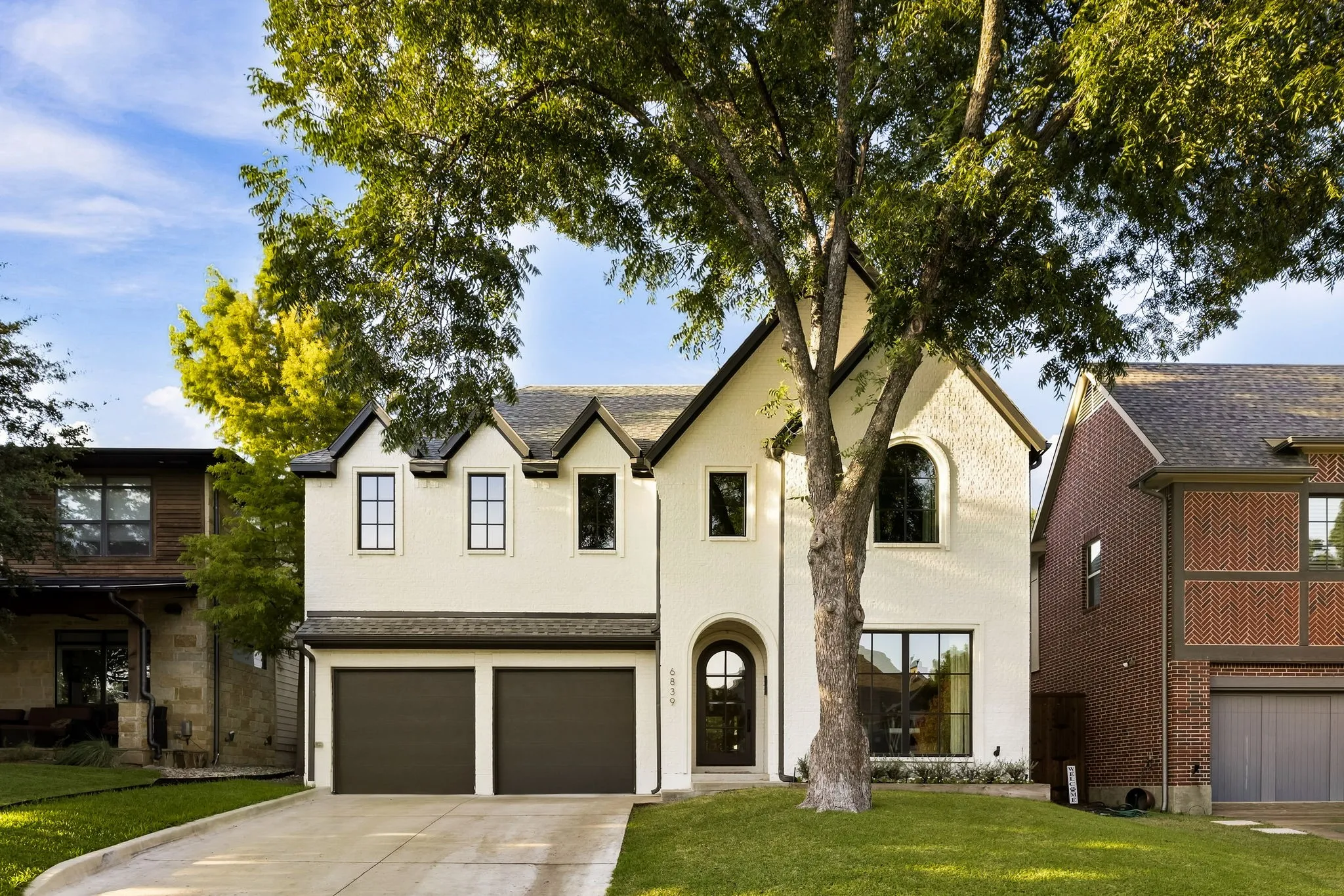 Single Family Residence For Sale in Dallas County , 6839 Coronado Avenue, Dallas, Texas 75214, 5 Bedroom, 6 Bathroom, 2 Garage spaces, 4,877 Sqft, built in 2021, mls#21375510, Real Estate Agent in Dallas, Homes For Sale in Dallas county, Homes For Sale in Dallas, Realtor in Dallas Texas, Real Estate Brokerage Independent Realty Texas, Luminita Cordes Realtor