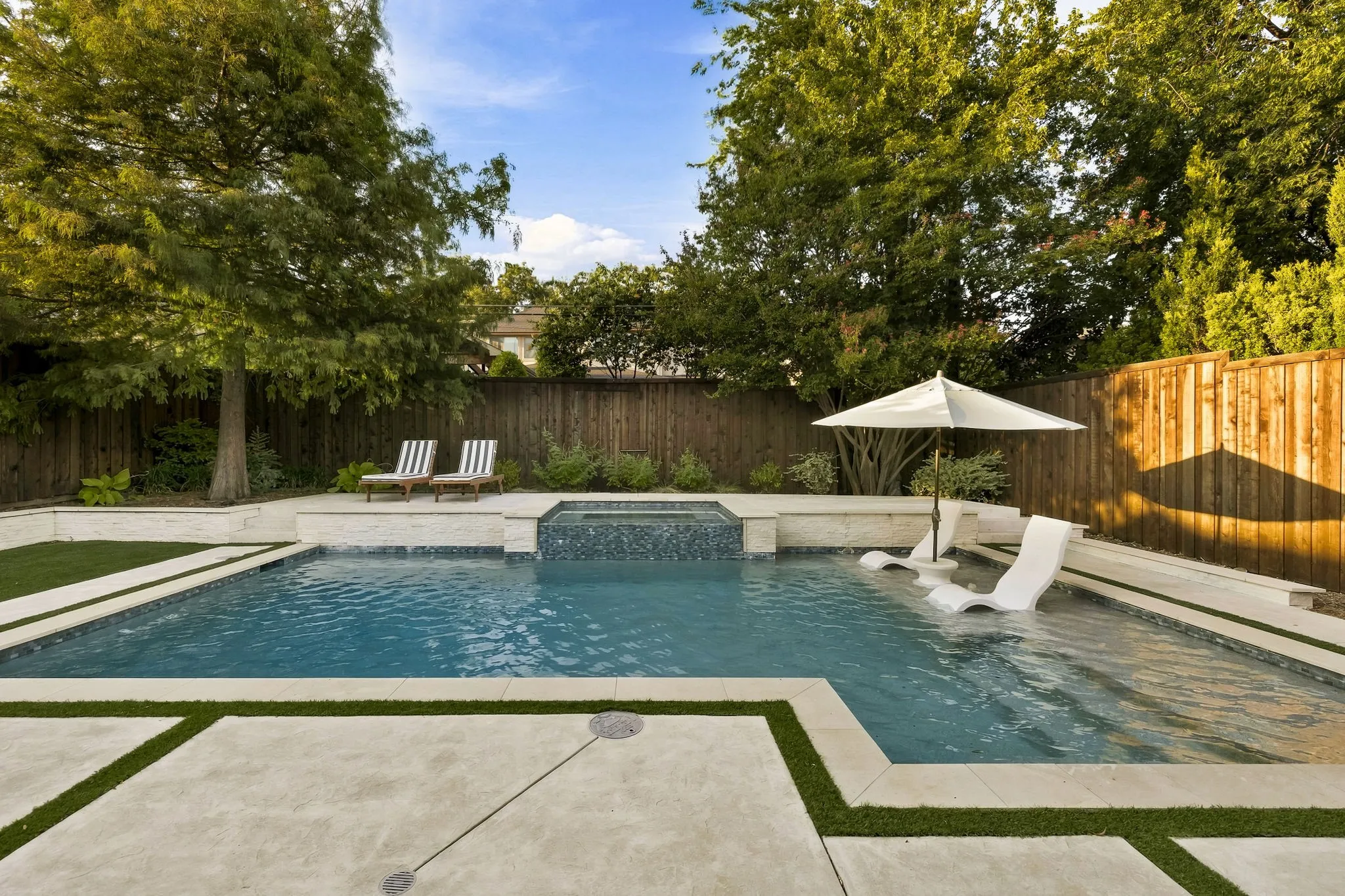 Single Family Residence For Sale in Dallas County , 6839 Coronado Avenue, Dallas, Texas 75214, 5 Bedroom, 6 Bathroom, 2 Garage spaces, 4,877 Sqft, built in 2021, mls#21375510, Real Estate Agent in Dallas, Homes For Sale in Dallas county, Homes For Sale in Dallas, Realtor in Dallas Texas, Real Estate Brokerage Independent Realty Texas, Luminita Cordes Realtor