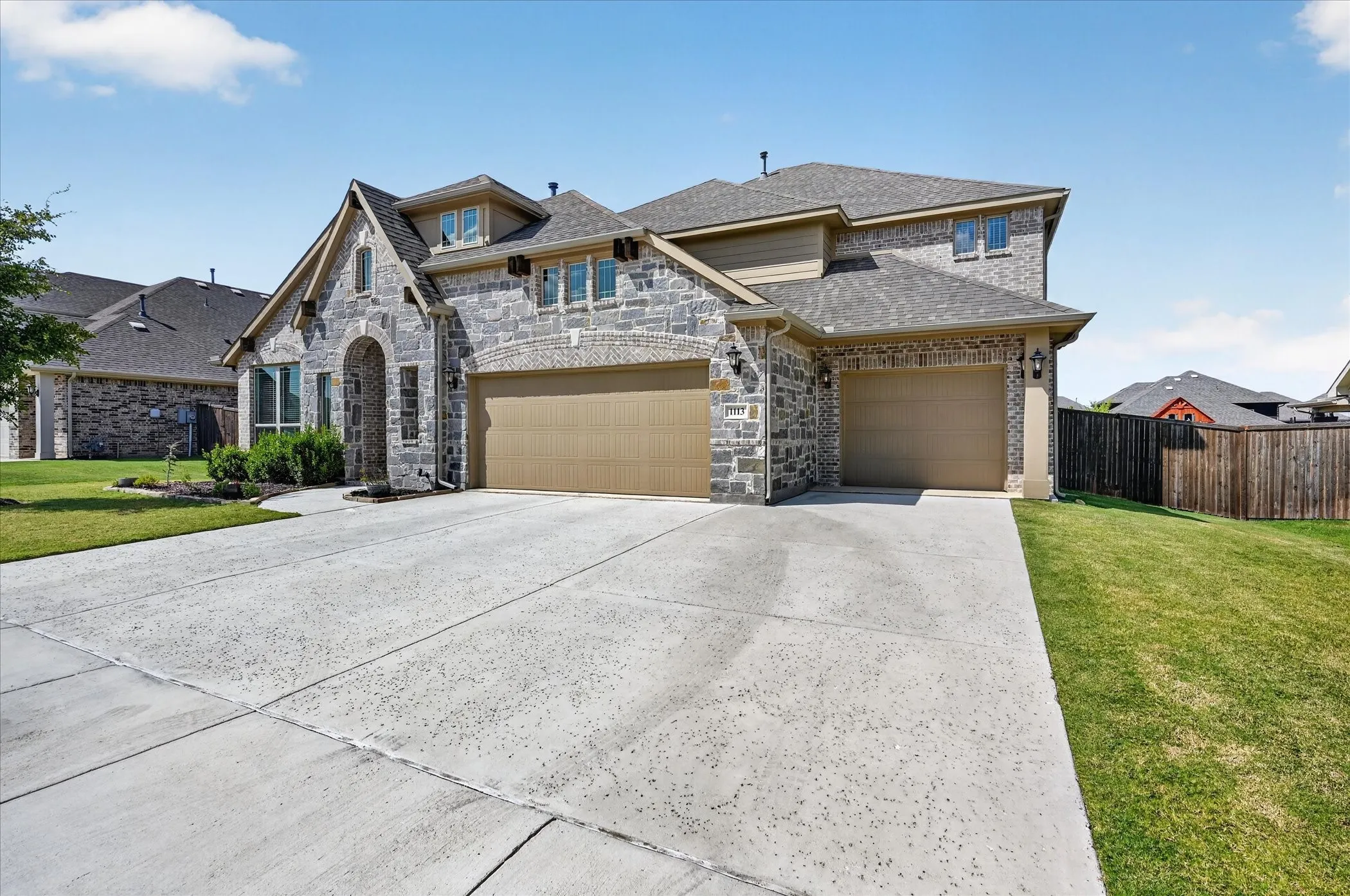Single Family Residence For Sale in Denton County , 1113 Wrenwood Drive, Justin, Texas 76247, 5 Bedroom, 5 Bathroom, 3 Garage spaces, 4,070 Sqft, built in 2022, mls#21377435, Real Estate Agent in Justin, Homes For Sale in Denton county, Homes For Sale in Justin, Realtor in Justin Texas, Real Estate Brokerage Independent Realty Texas, Luminita Cordes Realtor