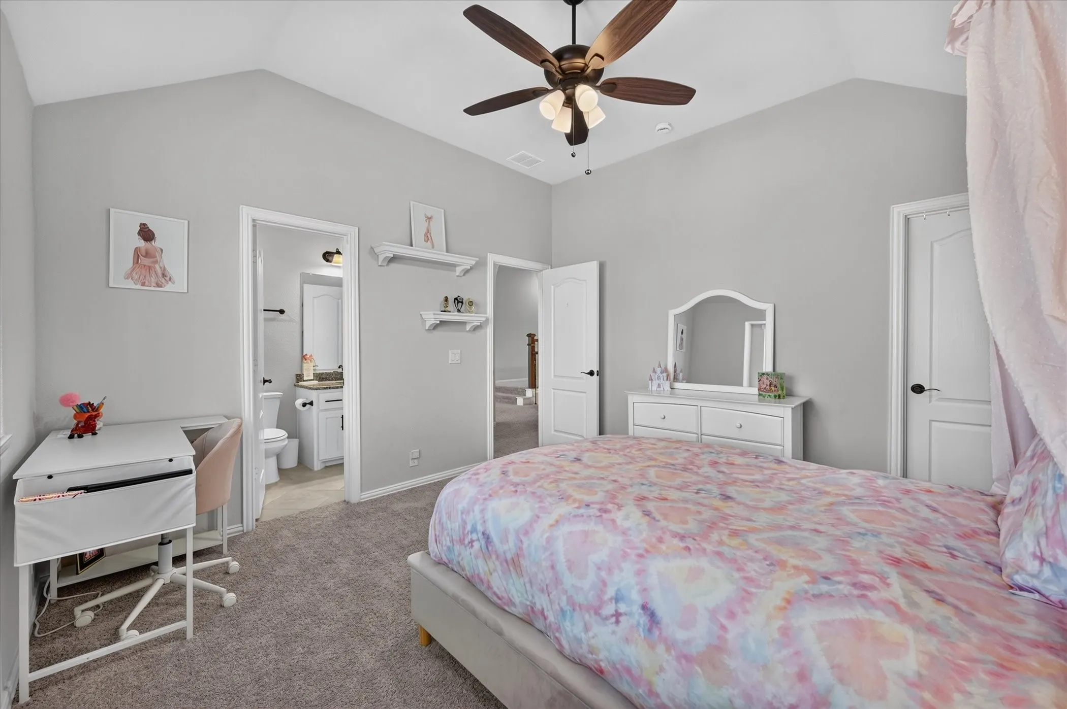 Single Family Residence For Sale in Denton County , 1113 Wrenwood Drive, Justin, Texas 76247, 5 Bedroom, 5 Bathroom, 3 Garage spaces, 4,070 Sqft, built in 2022, mls#21377435, Real Estate Agent in Justin, Homes For Sale in Denton county, Homes For Sale in Justin, Realtor in Justin Texas, Real Estate Brokerage Independent Realty Texas, Luminita Cordes Realtor