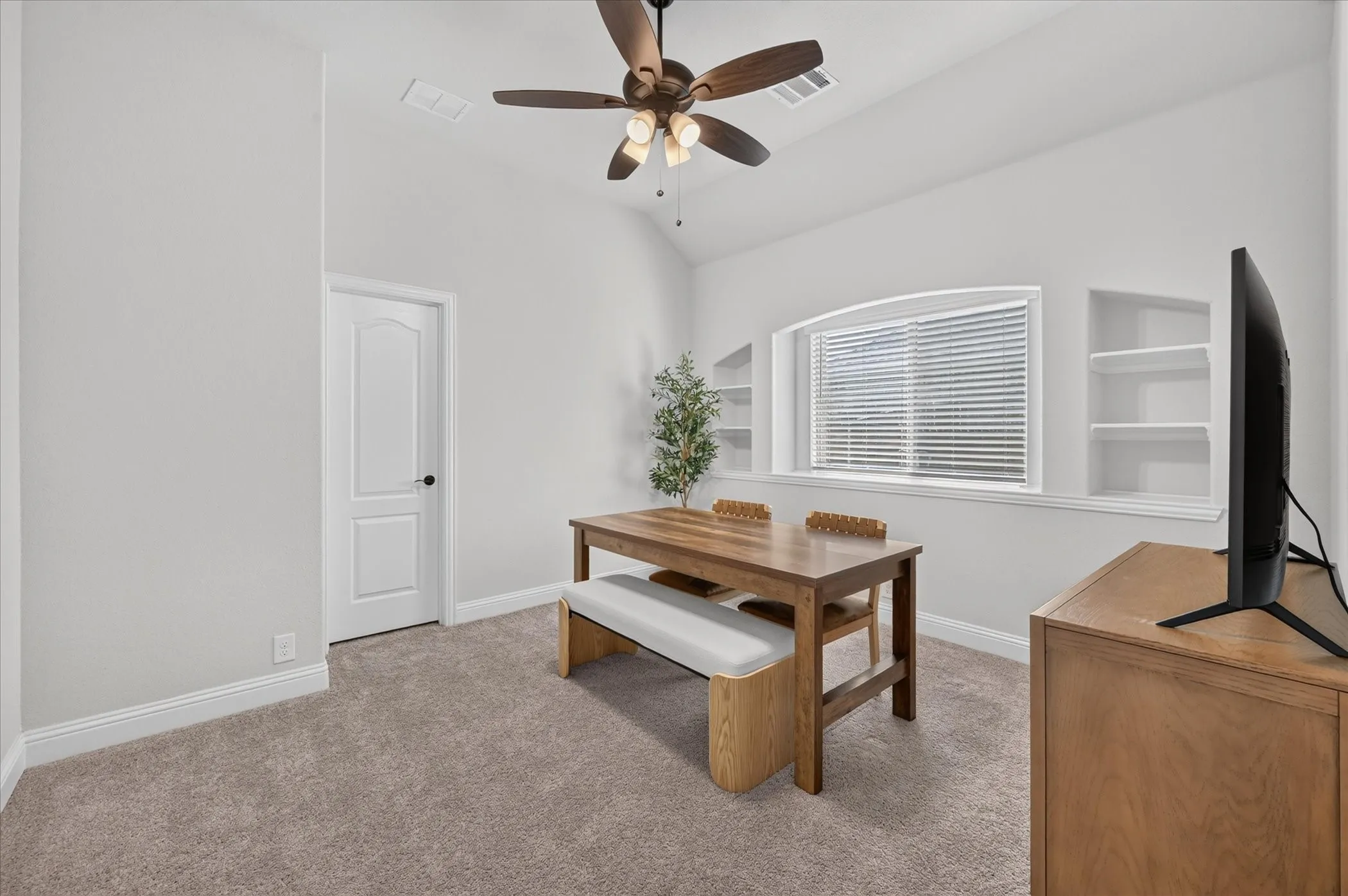 Single Family Residence For Sale in Denton County , 1113 Wrenwood Drive, Justin, Texas 76247, 5 Bedroom, 5 Bathroom, 3 Garage spaces, 4,070 Sqft, built in 2022, mls#21377435, Real Estate Agent in Justin, Homes For Sale in Denton county, Homes For Sale in Justin, Realtor in Justin Texas, Real Estate Brokerage Independent Realty Texas, Luminita Cordes Realtor