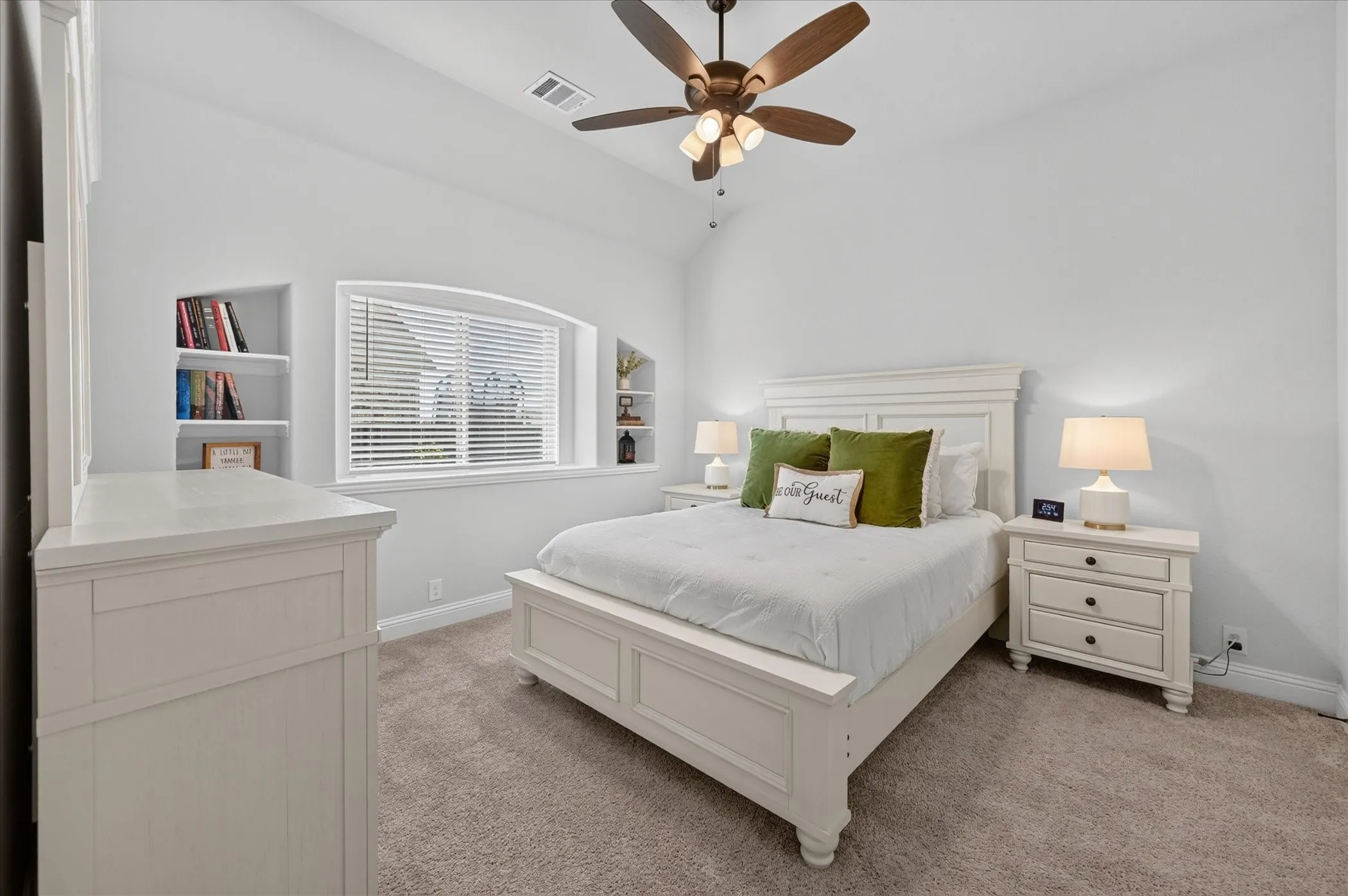 Single Family Residence For Sale in Denton County , 1113 Wrenwood Drive, Justin, Texas 76247, 5 Bedroom, 5 Bathroom, 3 Garage spaces, 4,070 Sqft, built in 2022, mls#21377435, Real Estate Agent in Justin, Homes For Sale in Denton county, Homes For Sale in Justin, Realtor in Justin Texas, Real Estate Brokerage Independent Realty Texas, Luminita Cordes Realtor