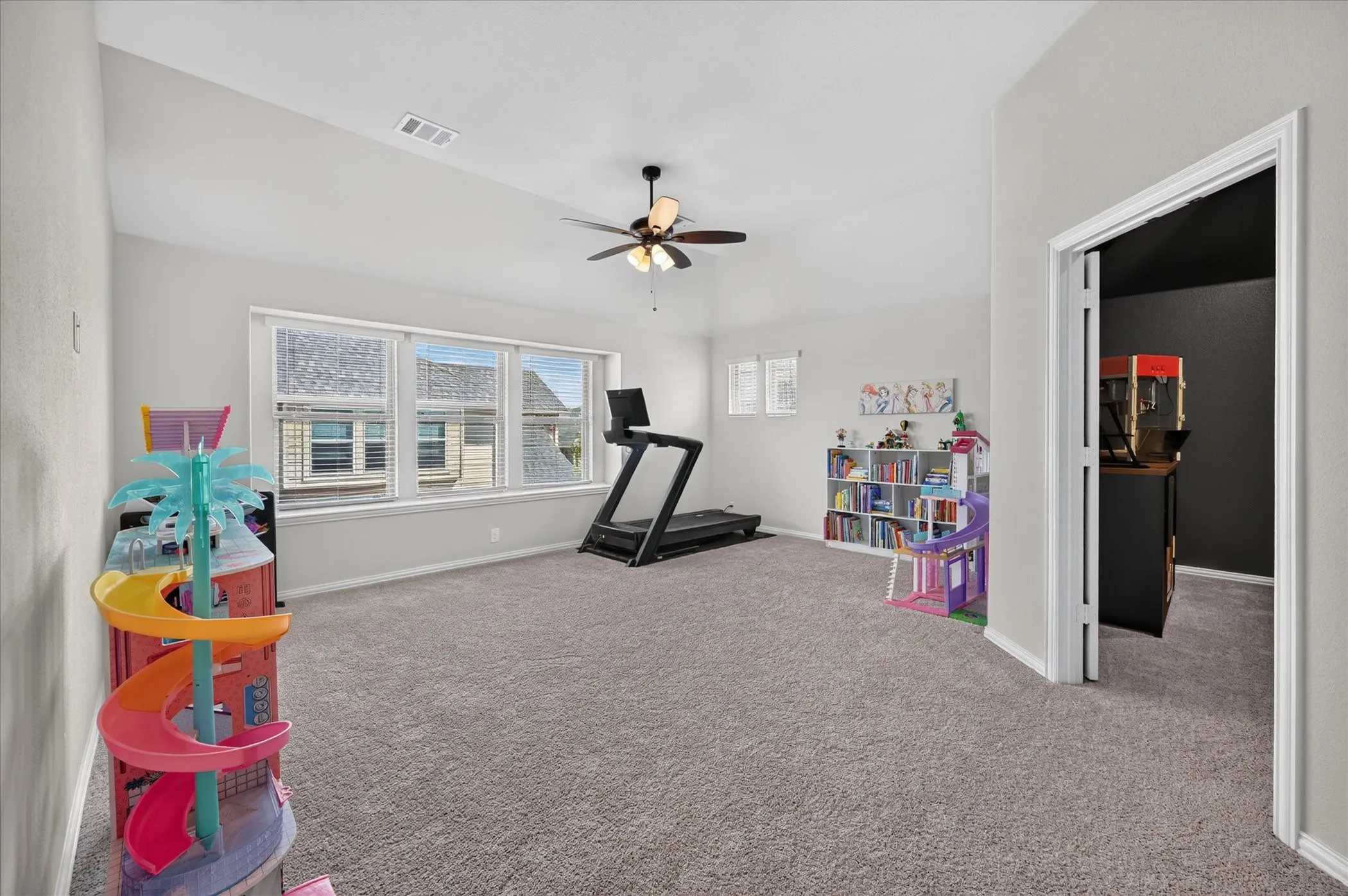 Single Family Residence For Sale in Denton County , 1113 Wrenwood Drive, Justin, Texas 76247, 5 Bedroom, 5 Bathroom, 3 Garage spaces, 4,070 Sqft, built in 2022, mls#21377435, Real Estate Agent in Justin, Homes For Sale in Denton county, Homes For Sale in Justin, Realtor in Justin Texas, Real Estate Brokerage Independent Realty Texas, Luminita Cordes Realtor