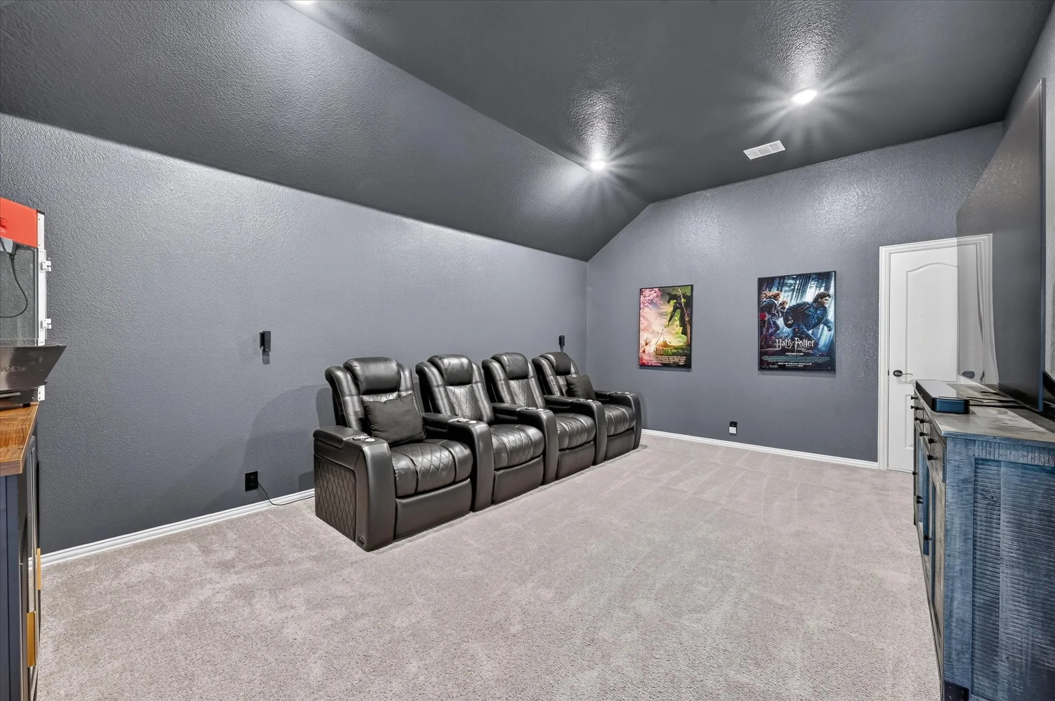 Single Family Residence For Sale in Denton County , 1113 Wrenwood Drive, Justin, Texas 76247, 5 Bedroom, 5 Bathroom, 3 Garage spaces, 4,070 Sqft, built in 2022, mls#21377435, Real Estate Agent in Justin, Homes For Sale in Denton county, Homes For Sale in Justin, Realtor in Justin Texas, Real Estate Brokerage Independent Realty Texas, Luminita Cordes Realtor