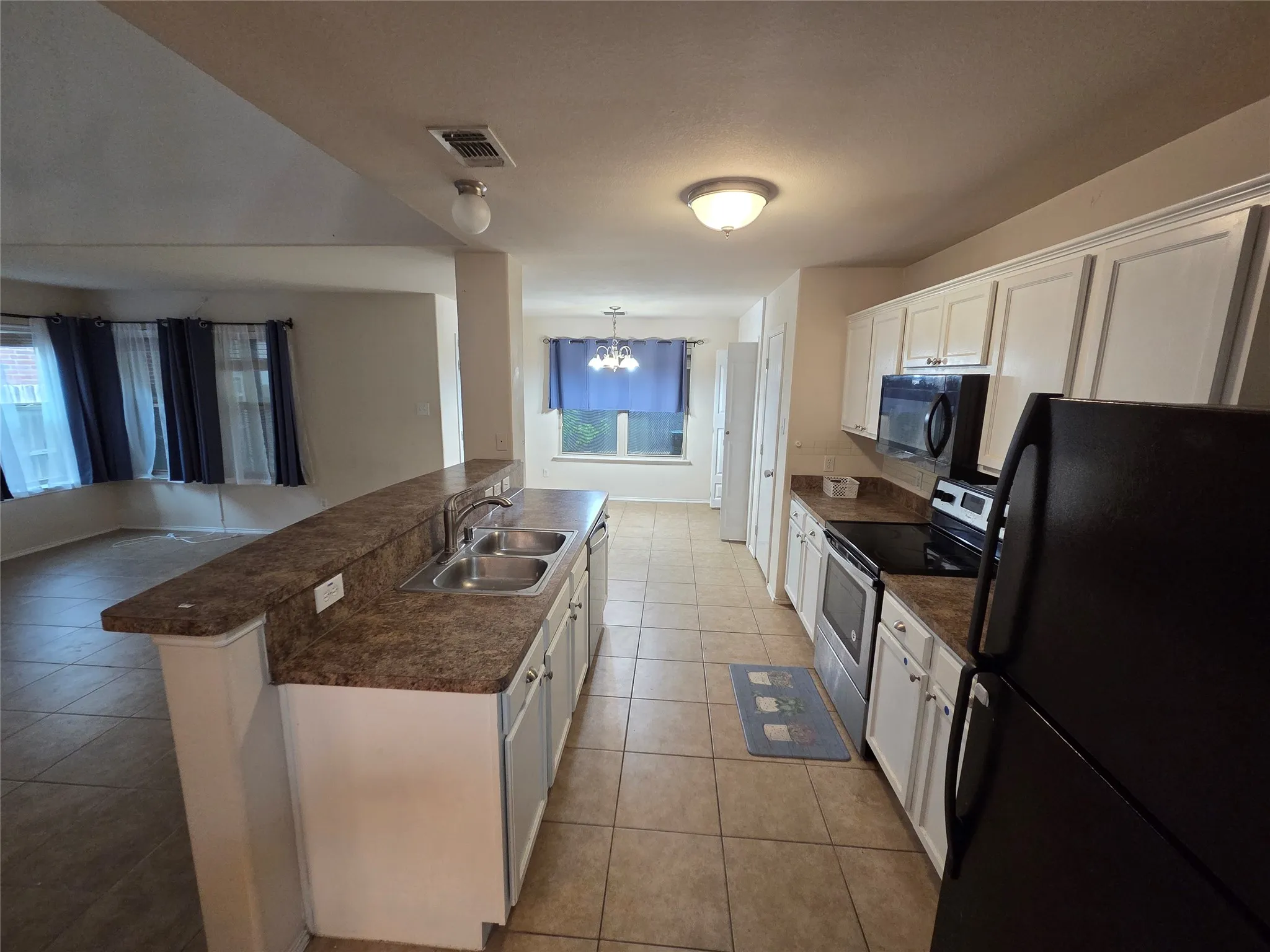 Single Family Residence For Rent in Dallas County , 8422 Timberbrook Lane, Dallas, Texas 75249, 3 Bedroom, 3 Bathroom, 2 Garage spaces, 1,612 Sqft, built in 2007, mls#21377417, Real Estate Agent in Dallas, Homes For Rent in Dallas county, Homes For Rent in Dallas, Realtor in Dallas Texas, Real Estate Brokerage Independent Realty Texas, Luminita Cordes Realtor