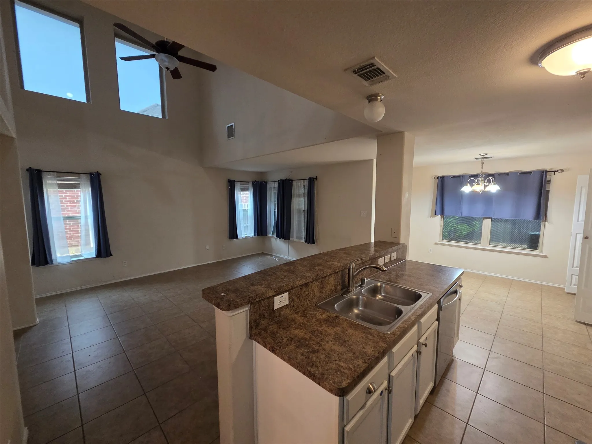 Single Family Residence For Rent in Dallas County , 8422 Timberbrook Lane, Dallas, Texas 75249, 3 Bedroom, 3 Bathroom, 2 Garage spaces, 1,612 Sqft, built in 2007, mls#21377417, Real Estate Agent in Dallas, Homes For Rent in Dallas county, Homes For Rent in Dallas, Realtor in Dallas Texas, Real Estate Brokerage Independent Realty Texas, Luminita Cordes Realtor