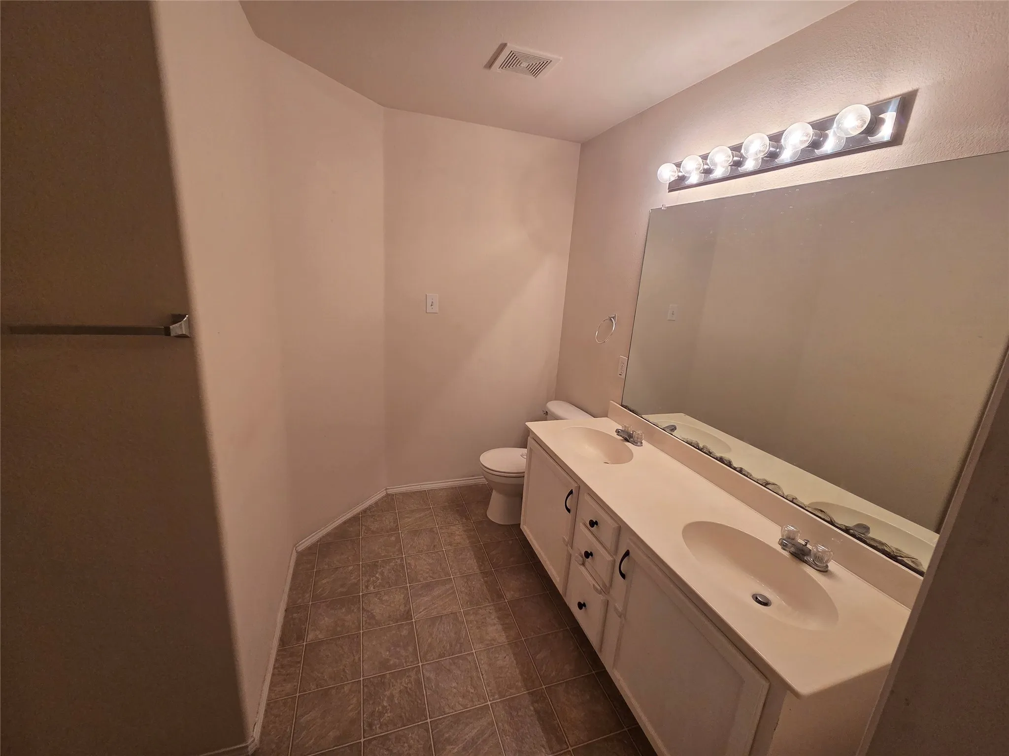 Single Family Residence For Rent in Dallas County , 8422 Timberbrook Lane, Dallas, Texas 75249, 3 Bedroom, 3 Bathroom, 2 Garage spaces, 1,612 Sqft, built in 2007, mls#21377417, Real Estate Agent in Dallas, Homes For Rent in Dallas county, Homes For Rent in Dallas, Realtor in Dallas Texas, Real Estate Brokerage Independent Realty Texas, Luminita Cordes Realtor