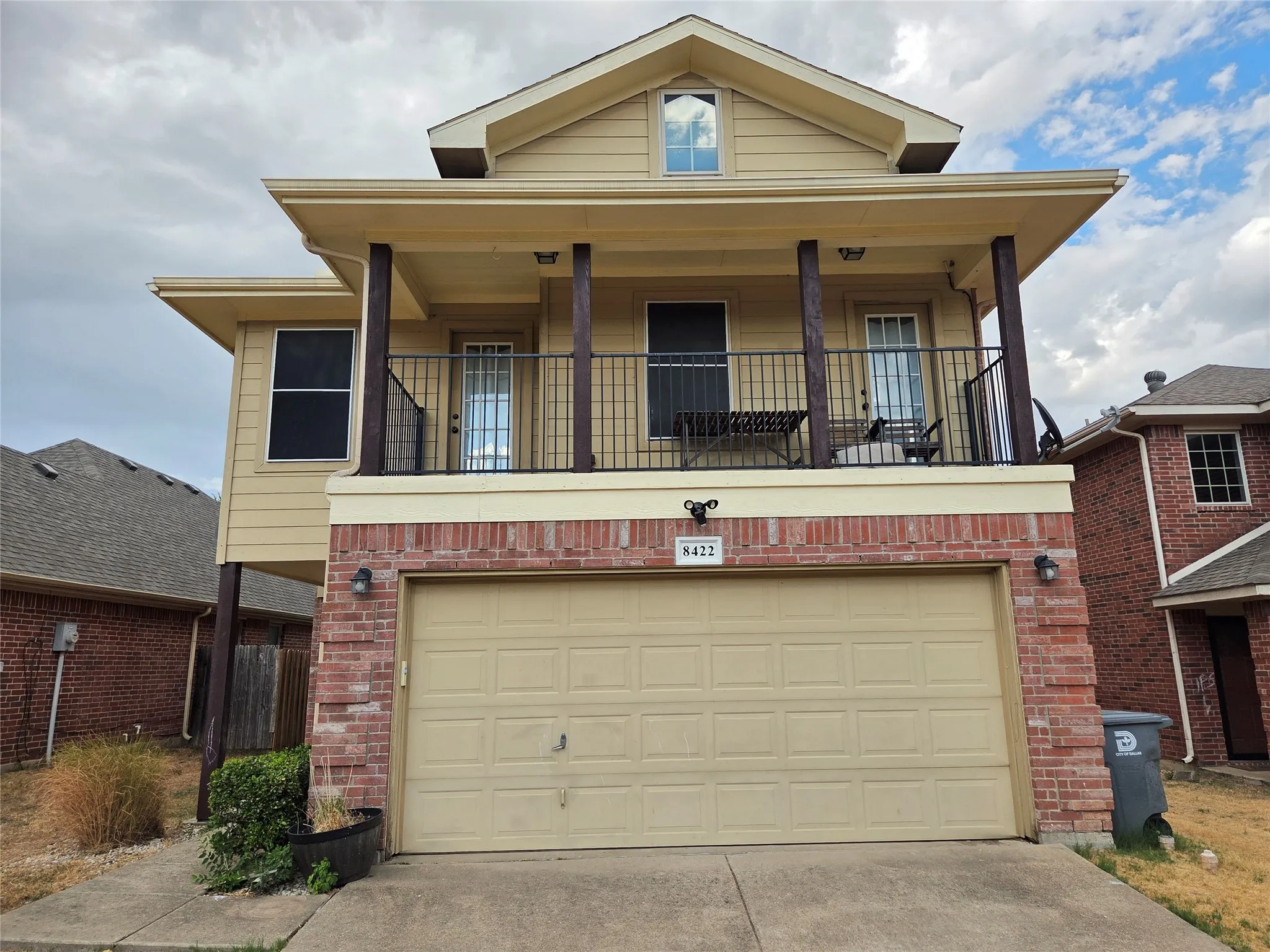Single Family Residence For Rent in Dallas County , 8422 Timberbrook Lane, Dallas, Texas 75249, 3 Bedroom, 3 Bathroom, 2 Garage spaces, 1,612 Sqft, built in 2007, mls#21377417, Real Estate Agent in Dallas, Homes For Rent in Dallas county, Homes For Rent in Dallas, Realtor in Dallas Texas, Real Estate Brokerage Independent Realty Texas, Luminita Cordes Realtor