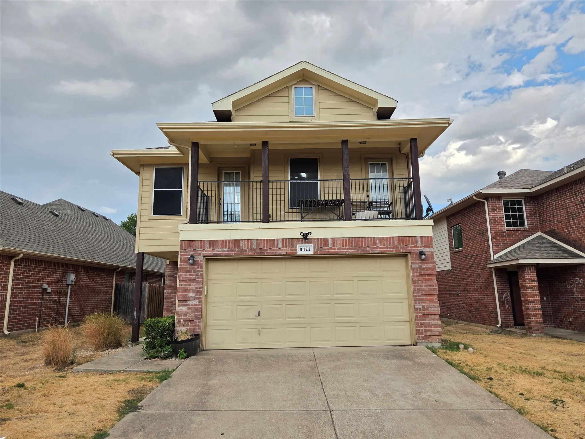 Single Family Residence For Rent in Dallas County , 8422 Timberbrook Lane, Dallas, Texas 75249, 3 Bedroom, 3 Bathroom, 2 Garage spaces, 1,612 Sqft, built in 2007, mls#21377417, Real Estate Agent in Dallas, Homes For Rent in Dallas county, Homes For Rent in Dallas, Realtor in Dallas Texas, Real Estate Brokerage Independent Realty Texas, Luminita Cordes Realtor