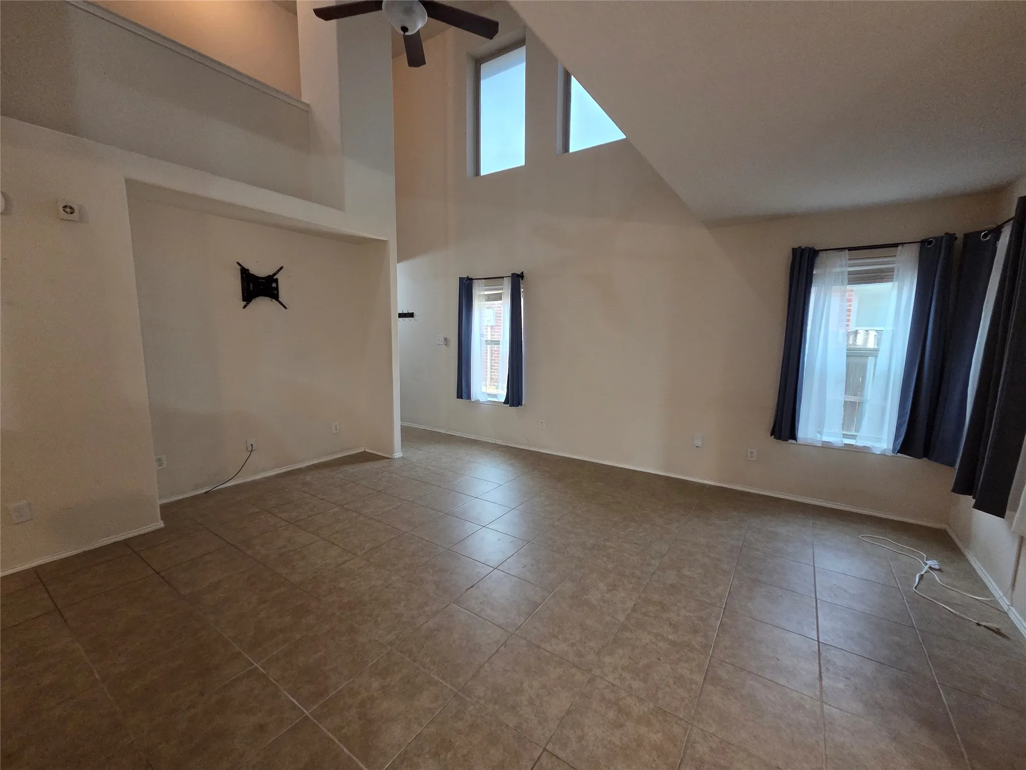 Single Family Residence For Rent in Dallas County , 8422 Timberbrook Lane, Dallas, Texas 75249, 3 Bedroom, 3 Bathroom, 2 Garage spaces, 1,612 Sqft, built in 2007, mls#21377417, Real Estate Agent in Dallas, Homes For Rent in Dallas county, Homes For Rent in Dallas, Realtor in Dallas Texas, Real Estate Brokerage Independent Realty Texas, Luminita Cordes Realtor