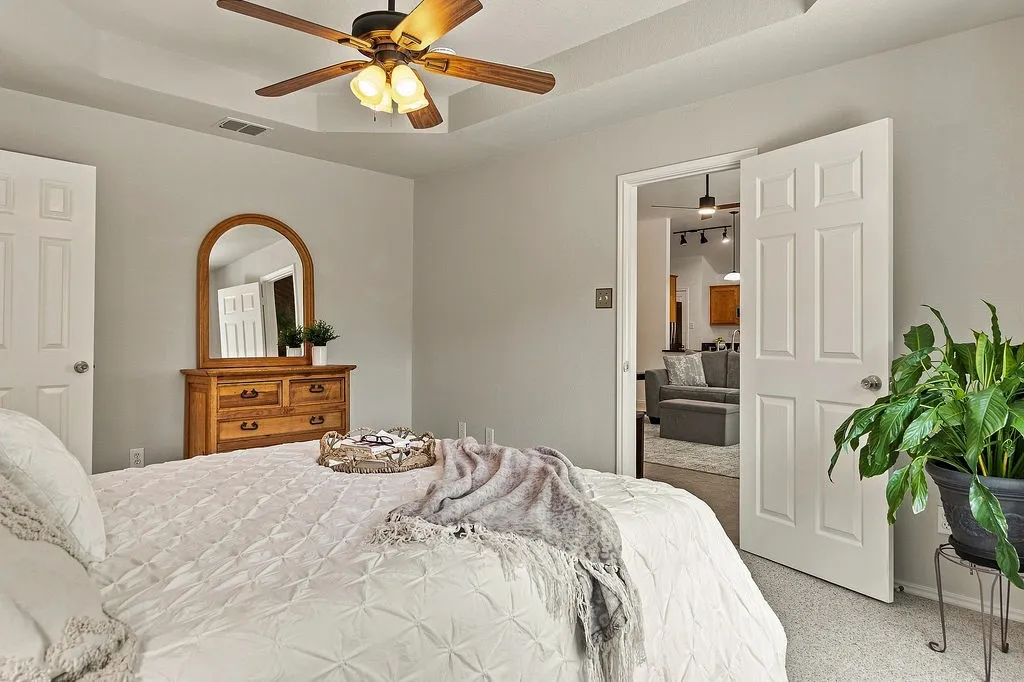Single Family Residence For Sale in Tarrant County , 817 Redding Drive, Saginaw, Texas 76131, 3 Bedroom, 2 Bathroom, 2 Garage spaces, 1,663 Sqft, built in 1995, mls#21377744, Real Estate Agent in Saginaw, Homes For Sale in Tarrant county, Homes For Sale in Saginaw, Realtor in Saginaw Texas, Real Estate Brokerage Independent Realty Texas, Luminita Cordes Realtor