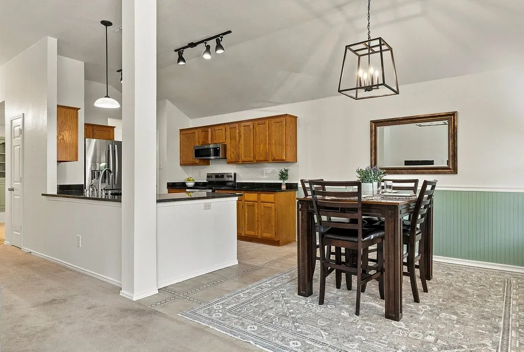 Single Family Residence For Sale in Tarrant County , 817 Redding Drive, Saginaw, Texas 76131, 3 Bedroom, 2 Bathroom, 2 Garage spaces, 1,663 Sqft, built in 1995, mls#21377744, Real Estate Agent in Saginaw, Homes For Sale in Tarrant county, Homes For Sale in Saginaw, Realtor in Saginaw Texas, Real Estate Brokerage Independent Realty Texas, Luminita Cordes Realtor