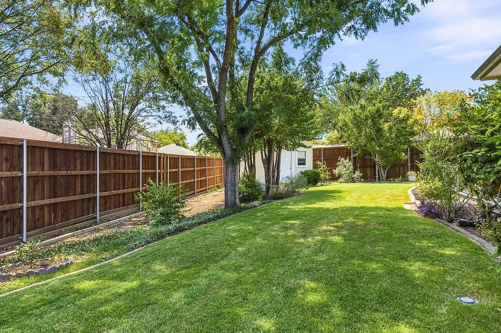Single Family Residence For Sale in Tarrant County , 817 Redding Drive, Saginaw, Texas 76131, 3 Bedroom, 2 Bathroom, 2 Garage spaces, 1,663 Sqft, built in 1995, mls#21377744, Real Estate Agent in Saginaw, Homes For Sale in Tarrant county, Homes For Sale in Saginaw, Realtor in Saginaw Texas, Real Estate Brokerage Independent Realty Texas, Luminita Cordes Realtor
