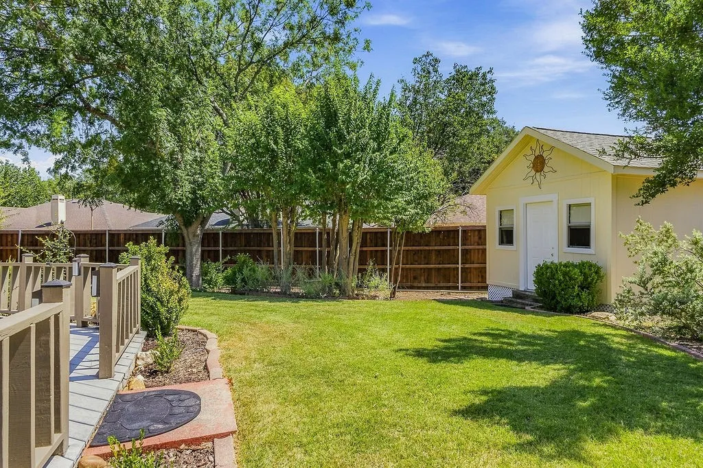 Single Family Residence For Sale in Tarrant County , 817 Redding Drive, Saginaw, Texas 76131, 3 Bedroom, 2 Bathroom, 2 Garage spaces, 1,663 Sqft, built in 1995, mls#21377744, Real Estate Agent in Saginaw, Homes For Sale in Tarrant county, Homes For Sale in Saginaw, Realtor in Saginaw Texas, Real Estate Brokerage Independent Realty Texas, Luminita Cordes Realtor