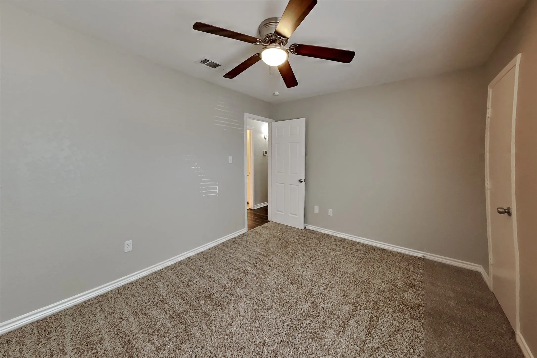Single Family Residence For Rent in Tarrant County , 3817 Kippers Court, Arlington, Texas 76016, 3 Bedroom, 2 Bathroom, 2 Garage spaces, 1,336 Sqft, built in 1980, mls#21377789, Real Estate Agent in Arlington, Homes For Rent in Tarrant county, Homes For Rent in Arlington, Realtor in Arlington Texas, Real Estate Brokerage Independent Realty Texas, Luminita Cordes Realtor