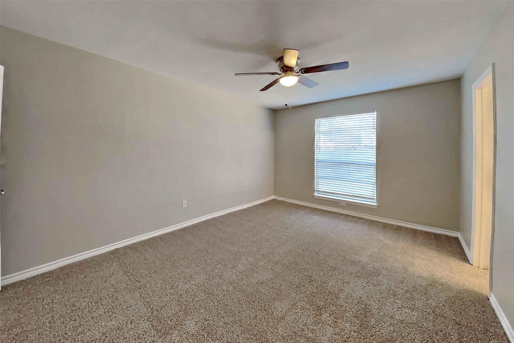 Single Family Residence For Rent in Tarrant County , 3817 Kippers Court, Arlington, Texas 76016, 3 Bedroom, 2 Bathroom, 2 Garage spaces, 1,336 Sqft, built in 1980, mls#21377789, Real Estate Agent in Arlington, Homes For Rent in Tarrant county, Homes For Rent in Arlington, Realtor in Arlington Texas, Real Estate Brokerage Independent Realty Texas, Luminita Cordes Realtor