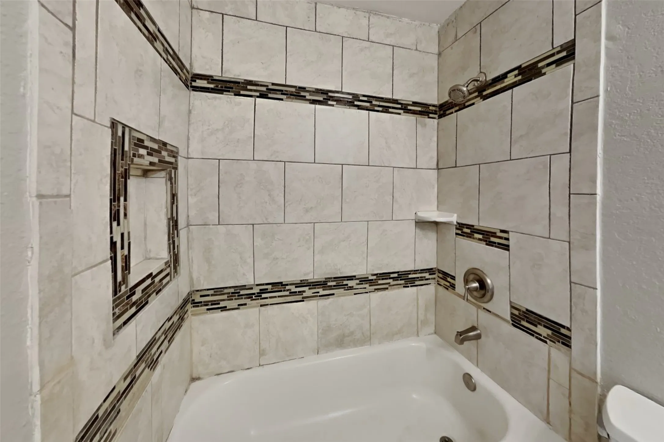Single Family Residence For Rent in Tarrant County , 3817 Kippers Court, Arlington, Texas 76016, 3 Bedroom, 2 Bathroom, 2 Garage spaces, 1,336 Sqft, built in 1980, mls#21377789, Real Estate Agent in Arlington, Homes For Rent in Tarrant county, Homes For Rent in Arlington, Realtor in Arlington Texas, Real Estate Brokerage Independent Realty Texas, Luminita Cordes Realtor