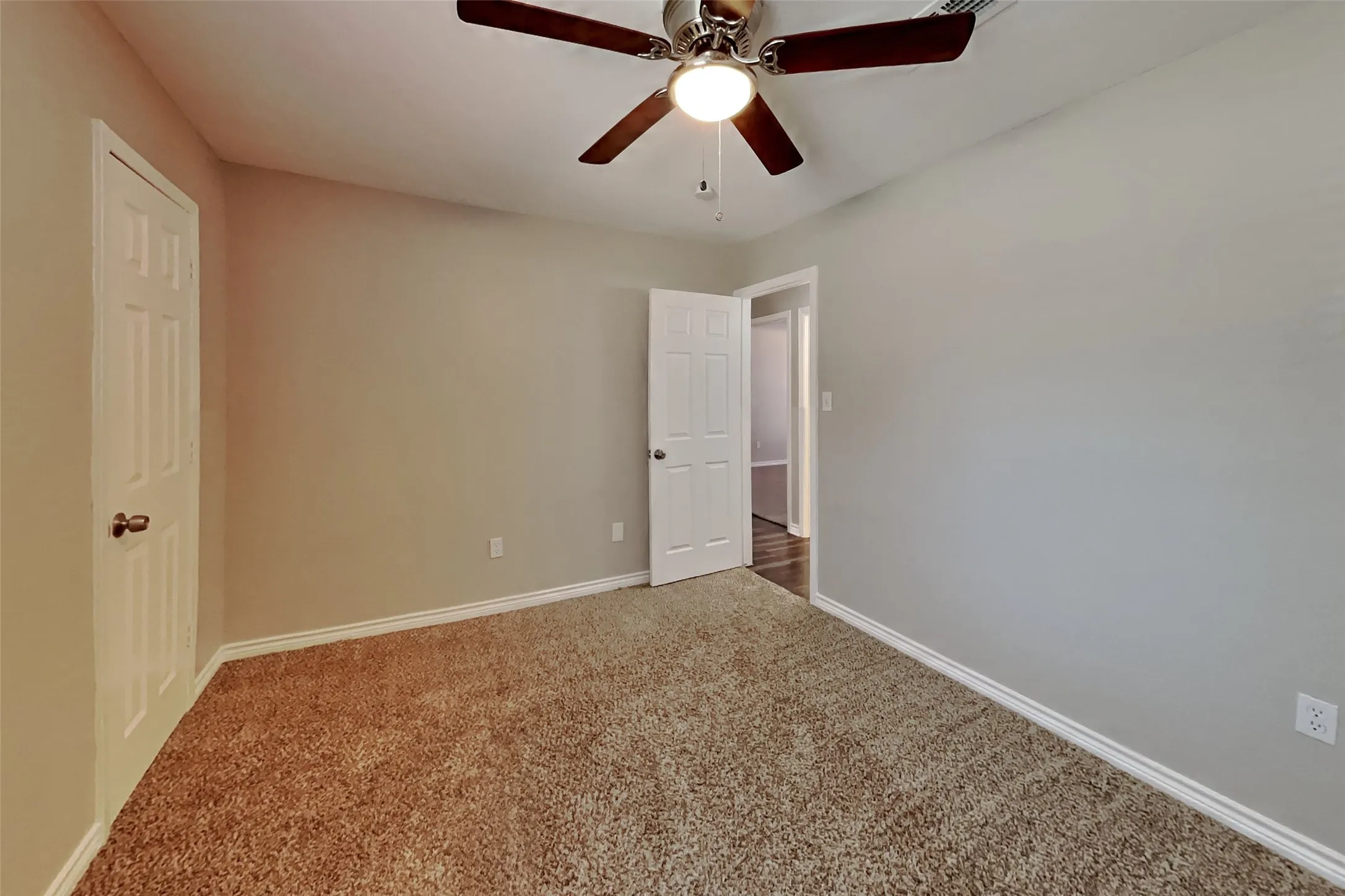 Single Family Residence For Rent in Tarrant County , 3817 Kippers Court, Arlington, Texas 76016, 3 Bedroom, 2 Bathroom, 2 Garage spaces, 1,336 Sqft, built in 1980, mls#21377789, Real Estate Agent in Arlington, Homes For Rent in Tarrant county, Homes For Rent in Arlington, Realtor in Arlington Texas, Real Estate Brokerage Independent Realty Texas, Luminita Cordes Realtor
