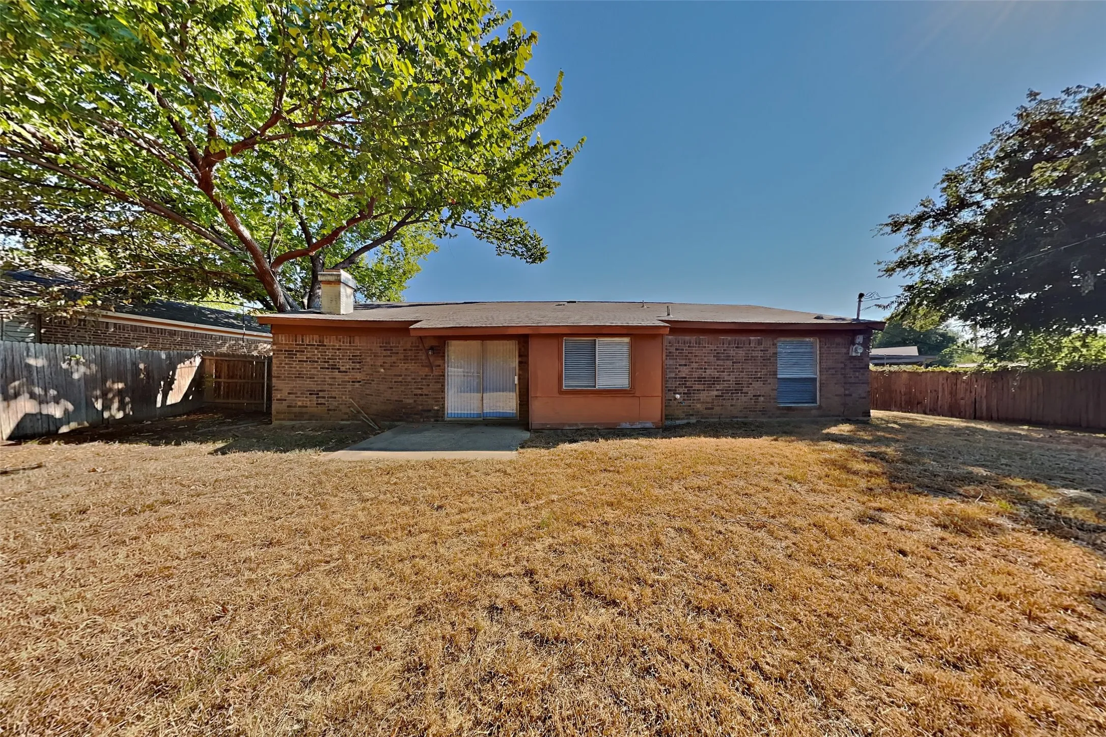 Single Family Residence For Rent in Tarrant County , 3817 Kippers Court, Arlington, Texas 76016, 3 Bedroom, 2 Bathroom, 2 Garage spaces, 1,336 Sqft, built in 1980, mls#21377789, Real Estate Agent in Arlington, Homes For Rent in Tarrant county, Homes For Rent in Arlington, Realtor in Arlington Texas, Real Estate Brokerage Independent Realty Texas, Luminita Cordes Realtor